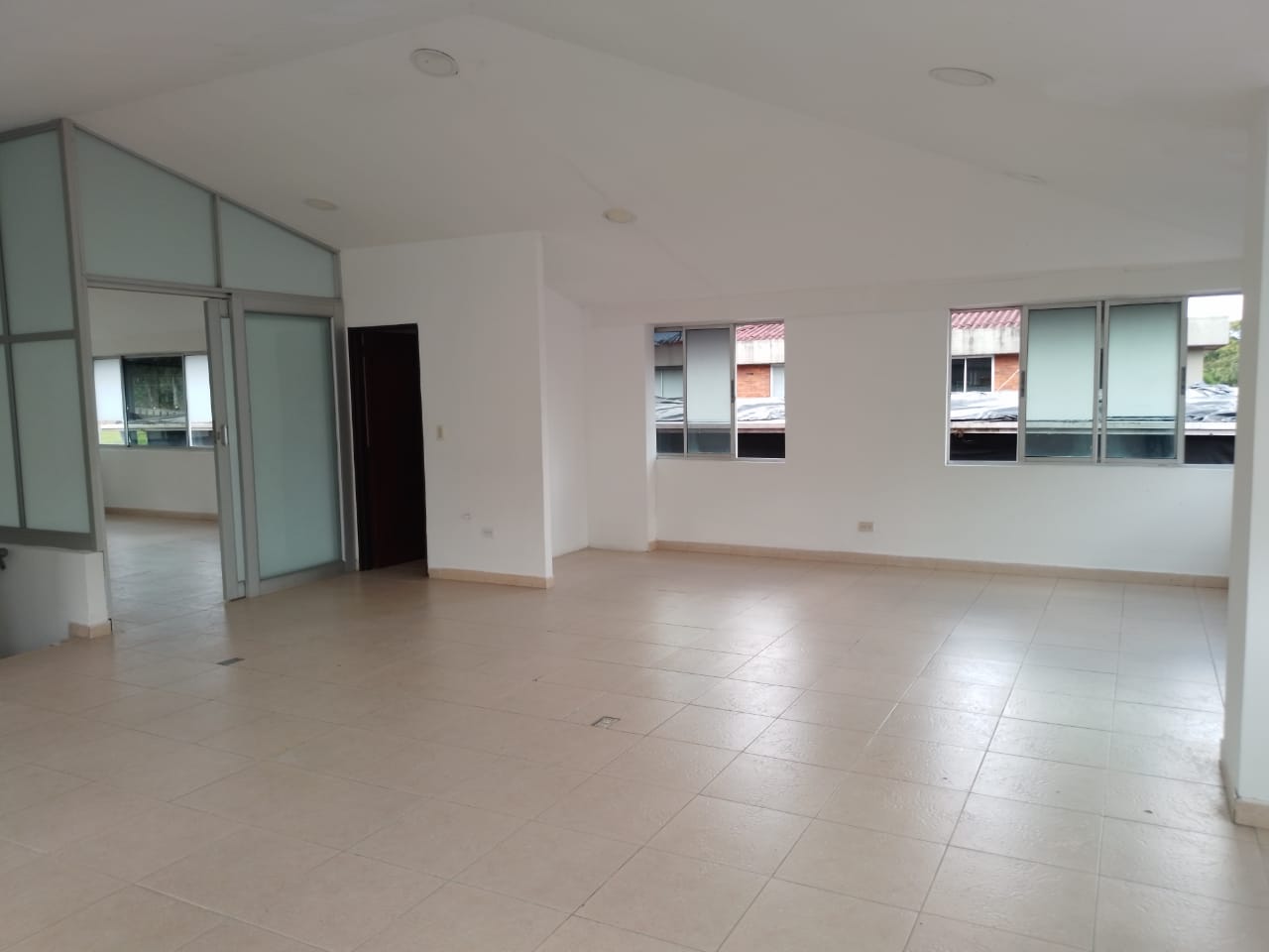 VENDO O RENTO APARTAMENTO EN LA AVENIDA SUR PEREIRA