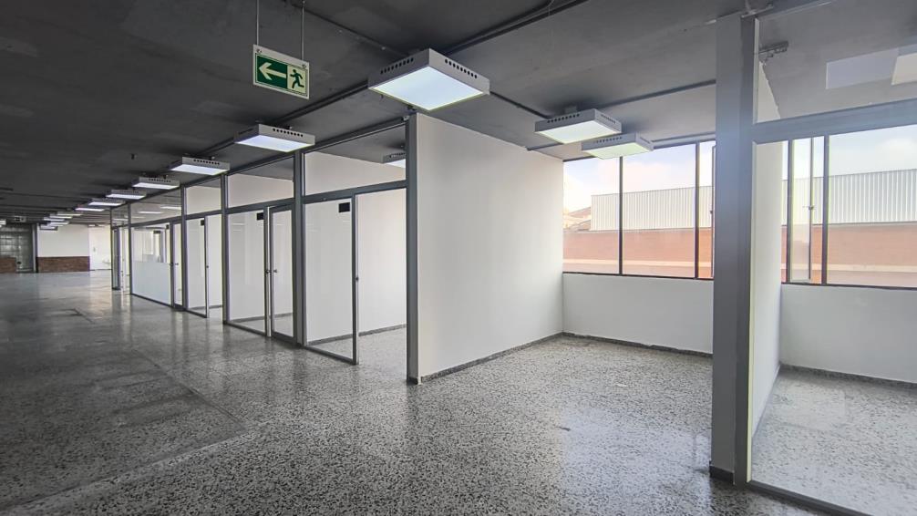 OFICINA DE 1.667 M2 EN ARRIENDO, PUENTE ARANDA 17 178742220250201014857.jpg