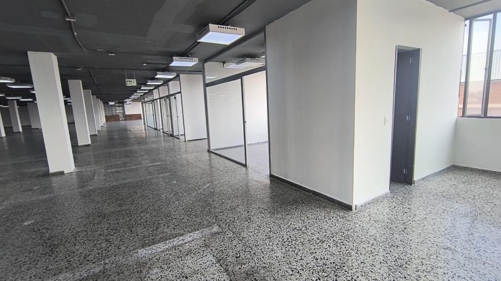 OFICINA DE 1.667 M2 EN ARRIENDO, PUENTE ARANDA 11 178742620250201014857.jpg