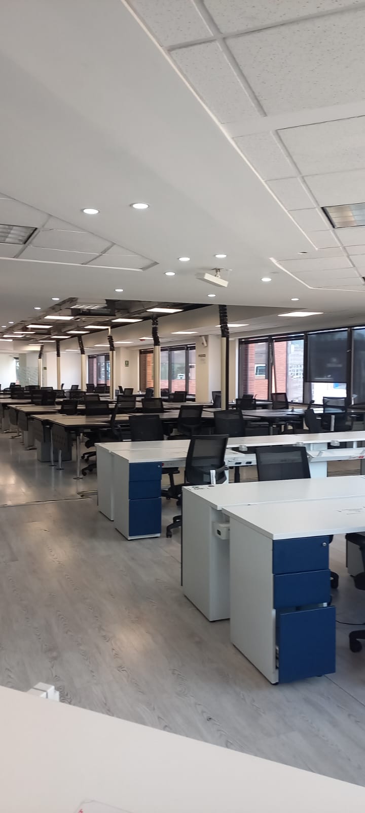 OFICINA AMOBLADA DE 4.099 M² EN ARRIENDO, LA FLORESTA