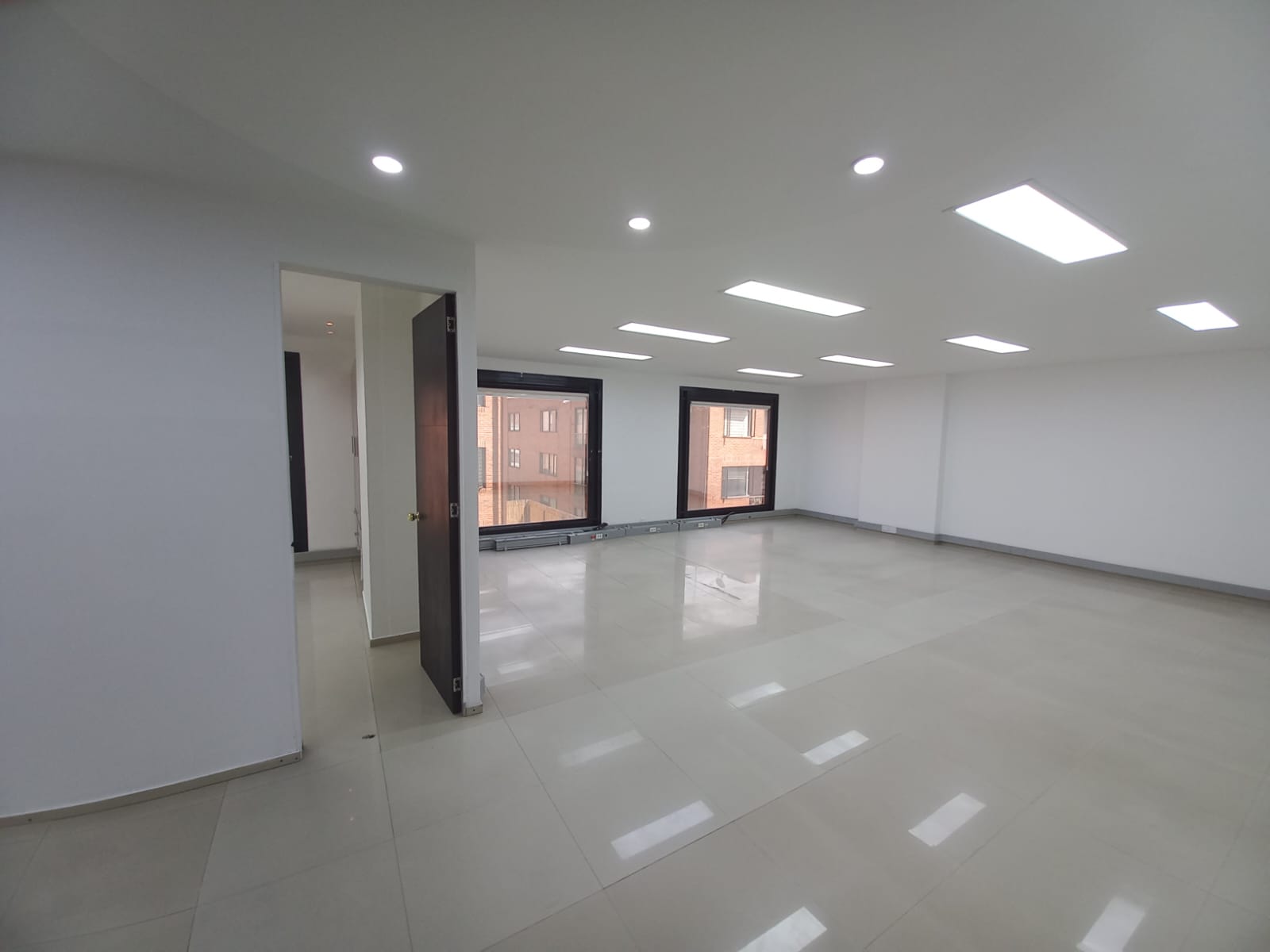 OFICINA DE 592 M2 EN ARRIENDO, CHICO NORTE