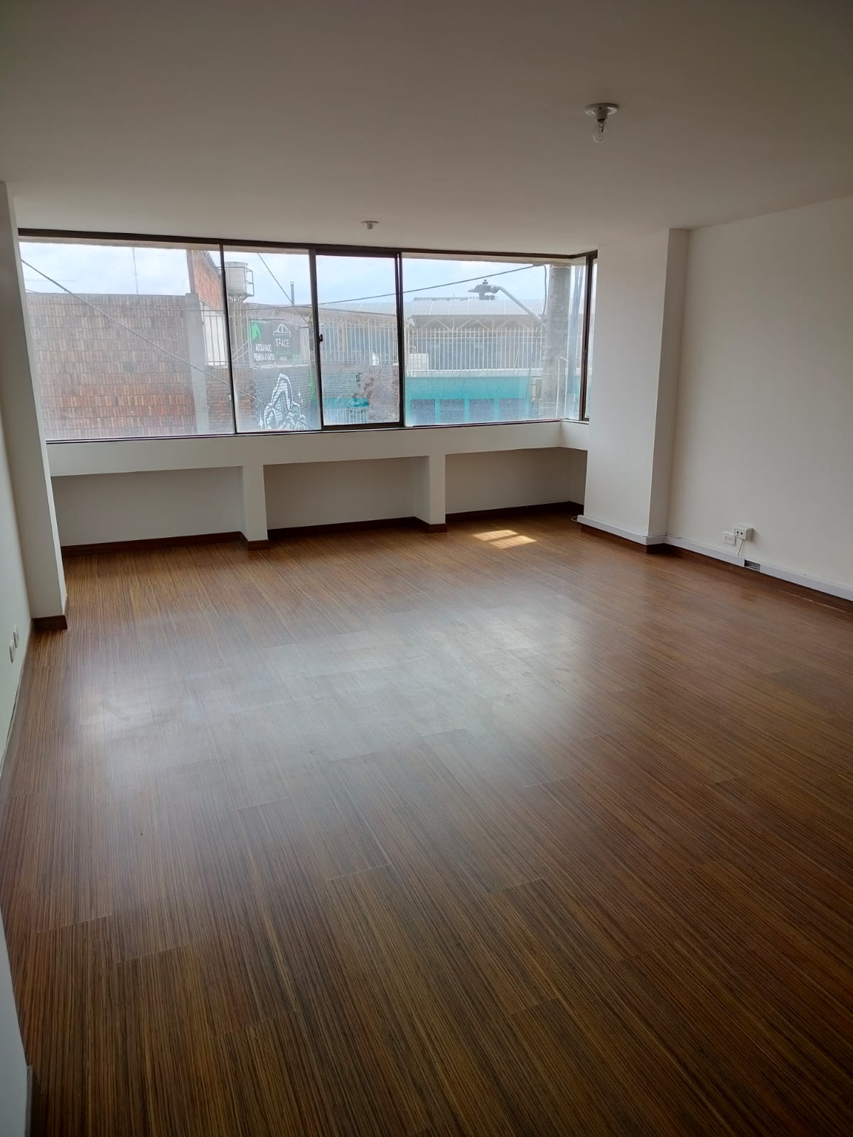 ARRIENDO CASA CLASICA JARDIN DE CONJUNTO CERRADO EN LA CAROLINA -8-