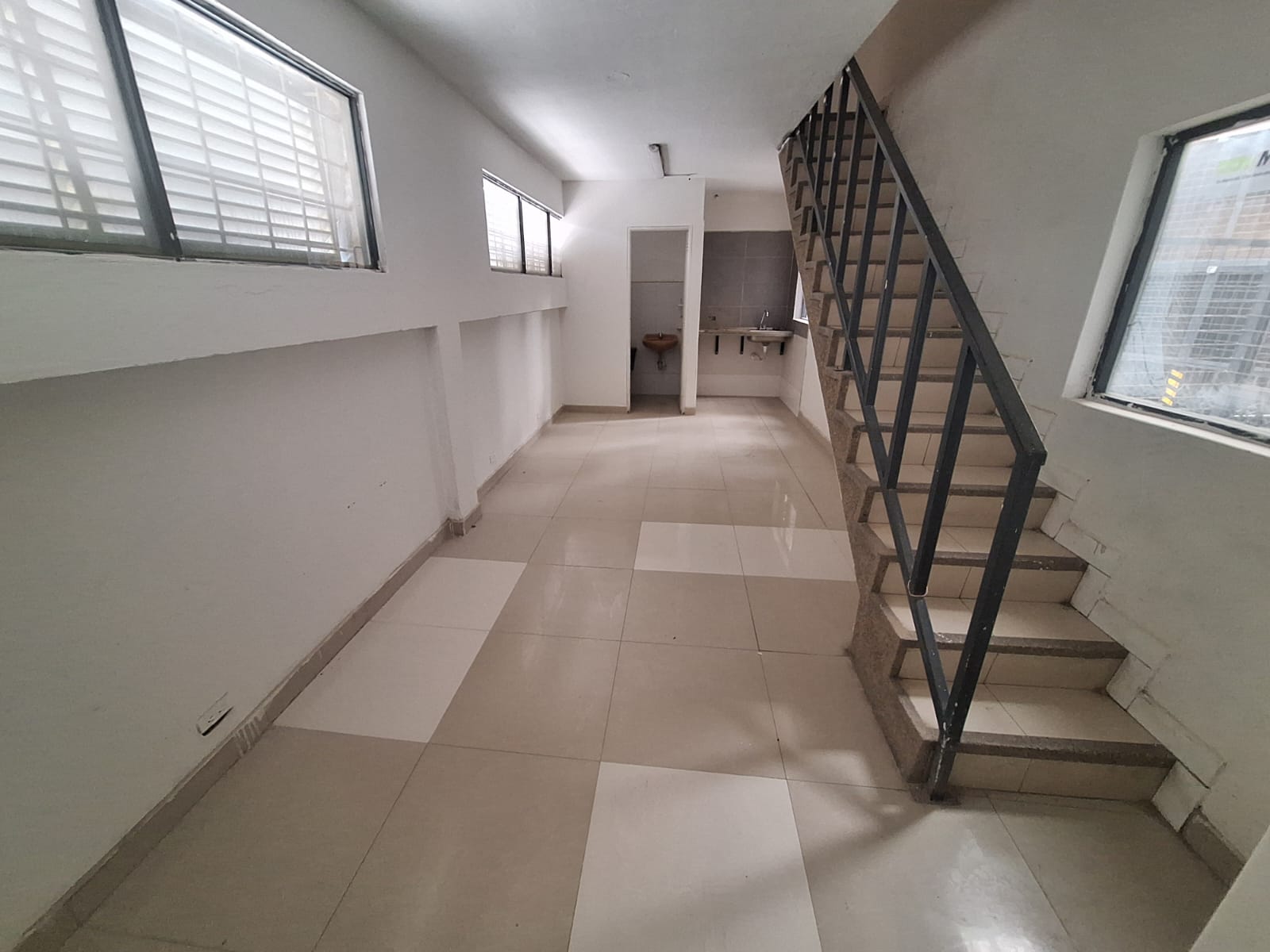 Amplia Bodega en arriendo Soacha vía principal 1250 m² 16 178742320250408012523.jpeg