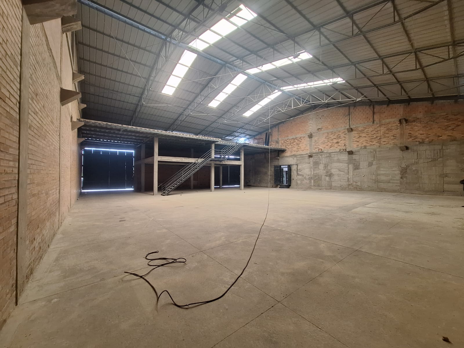 Amplia Bodega en arriendo Soacha vía principal 1250 m² 1 178742720250408012524.jpeg