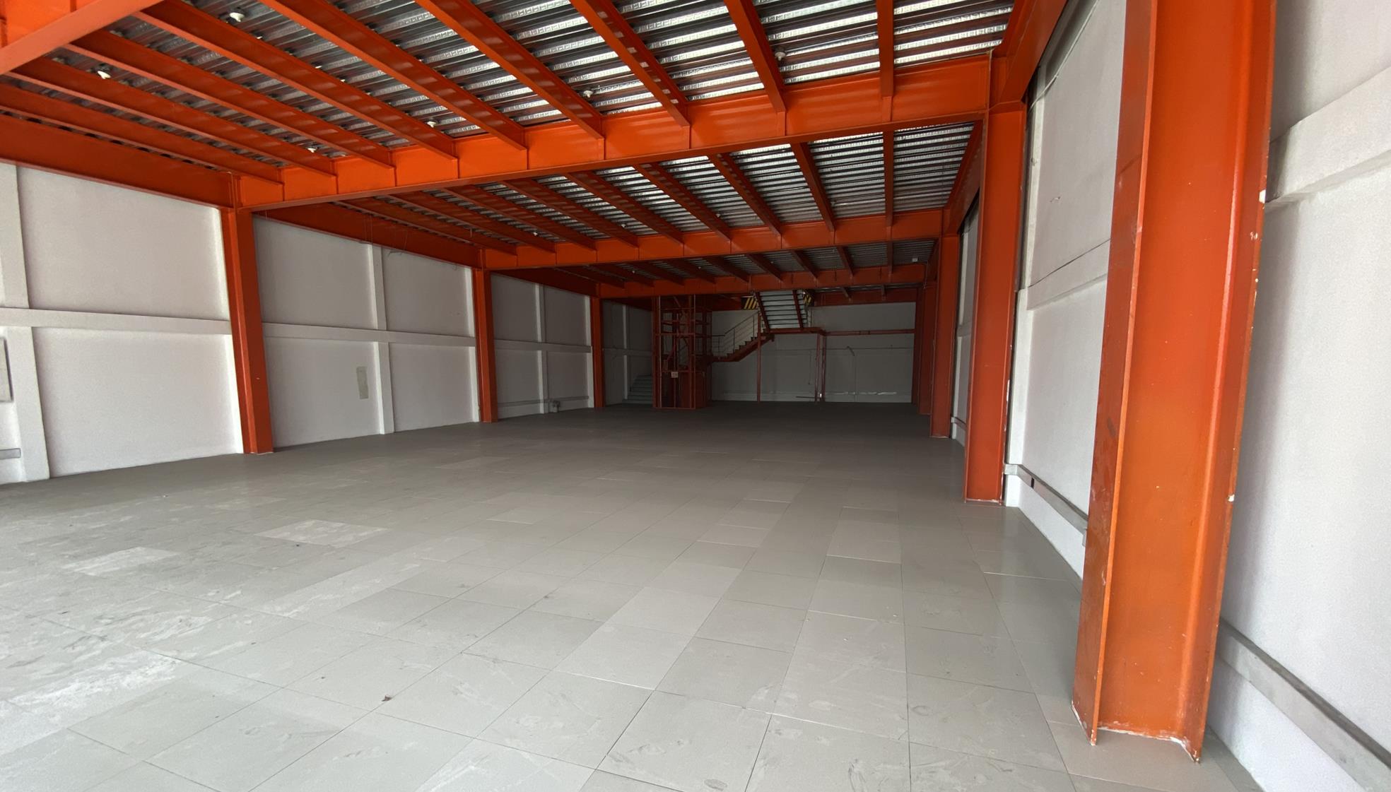 BODEGA DE 7.200 M2 EN ARRIENDO, MONTEVIDEO