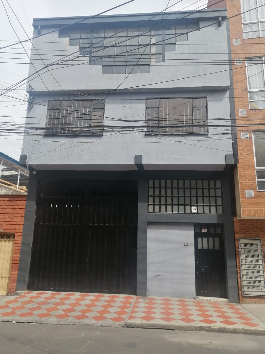 ARRIENDO CASA CLASICA JARDIN DE CONJUNTO CERRADO EN LA CAROLINA -8-