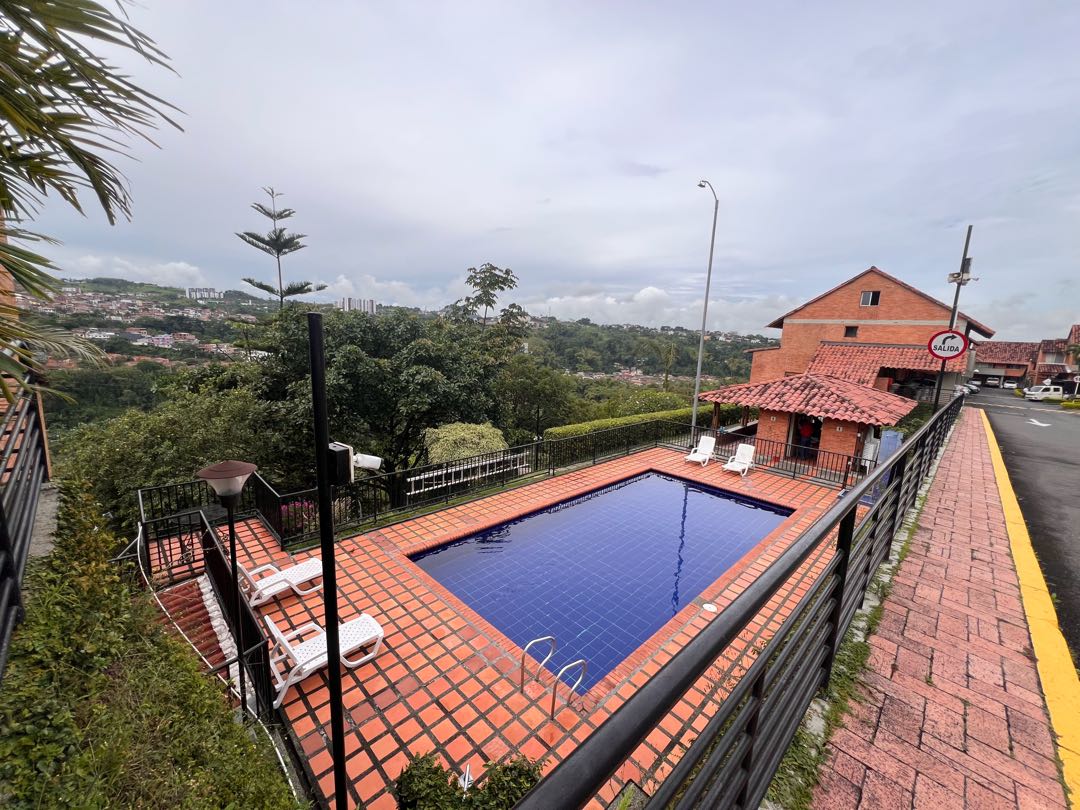 arriendo_casa_en_la_av_sur_per_1744145940-9557_2519.jpeg