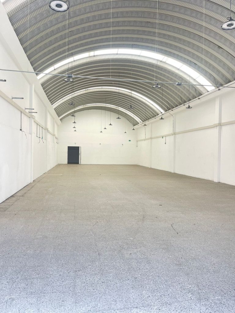OFICINA EN ARRIENDO, CALLE 80 EN CENTRO EMPRESARIAL