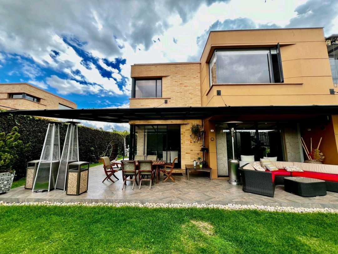 Arriendo casa moderna