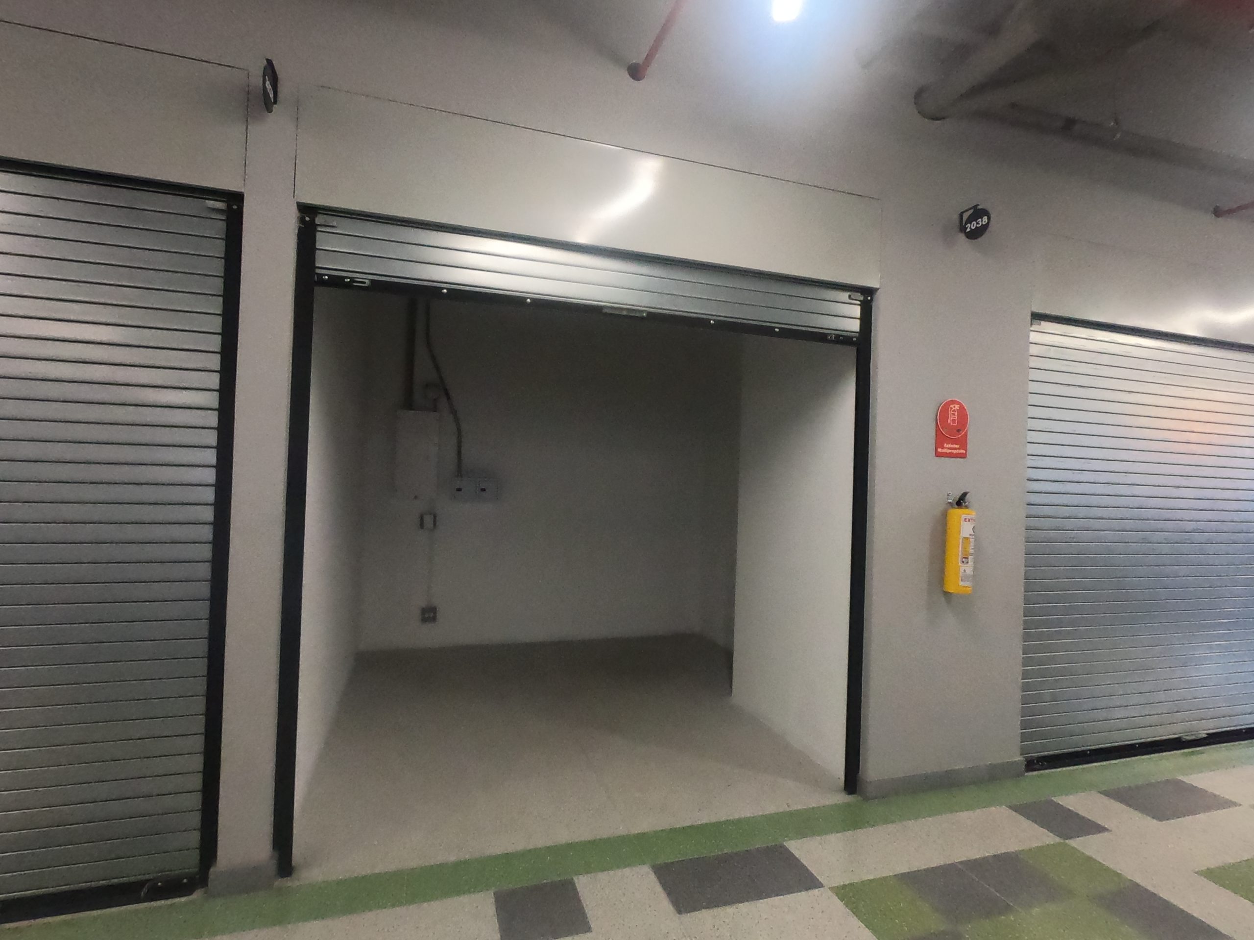SE ARRIENDA LOCAL COMERCIAL EN EL C.C PLAZA BEILLIN