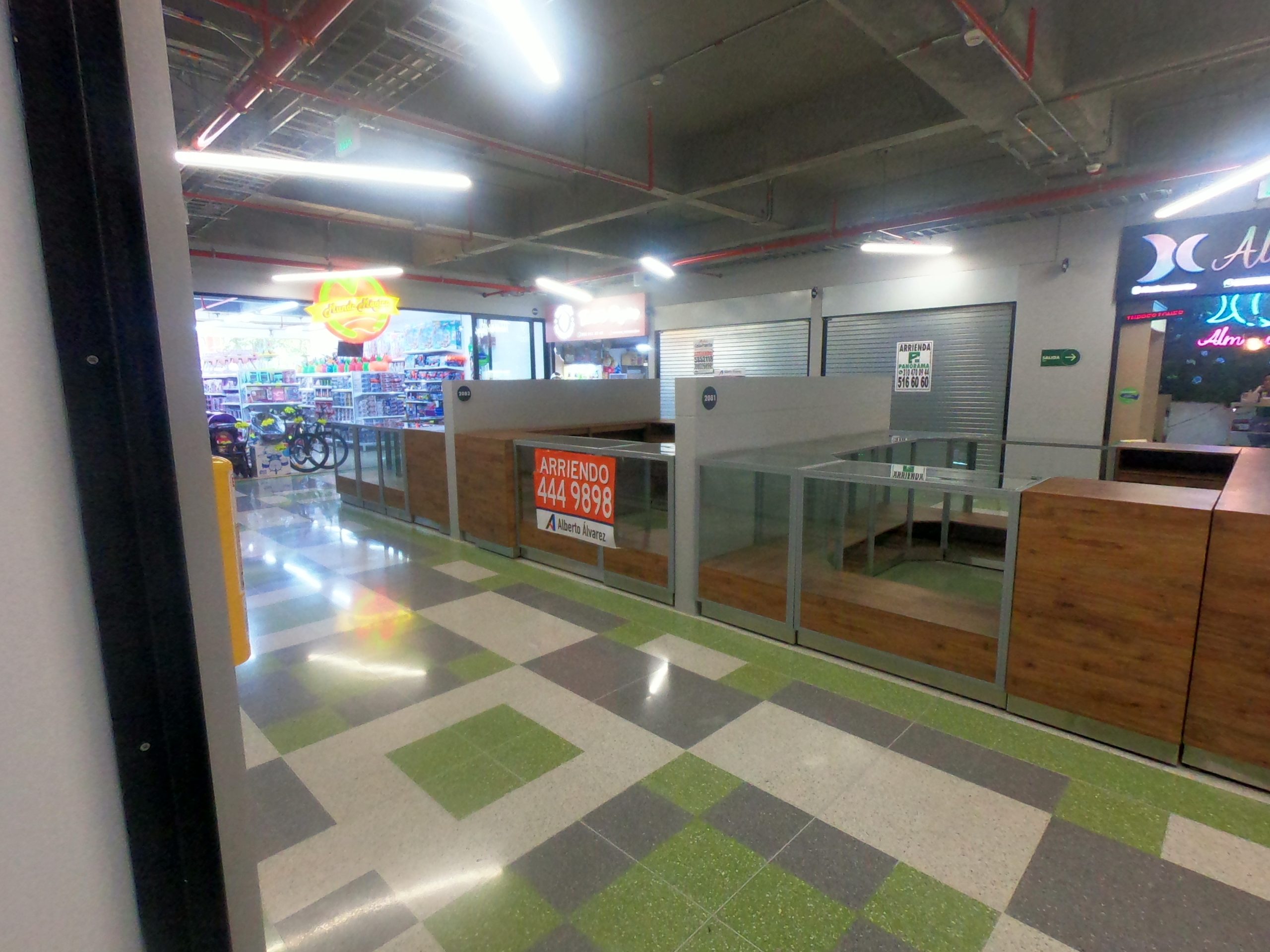 SE ARRIENDA LOCAL COMERCIAL EN EL C.C PLAZA BEILLIN