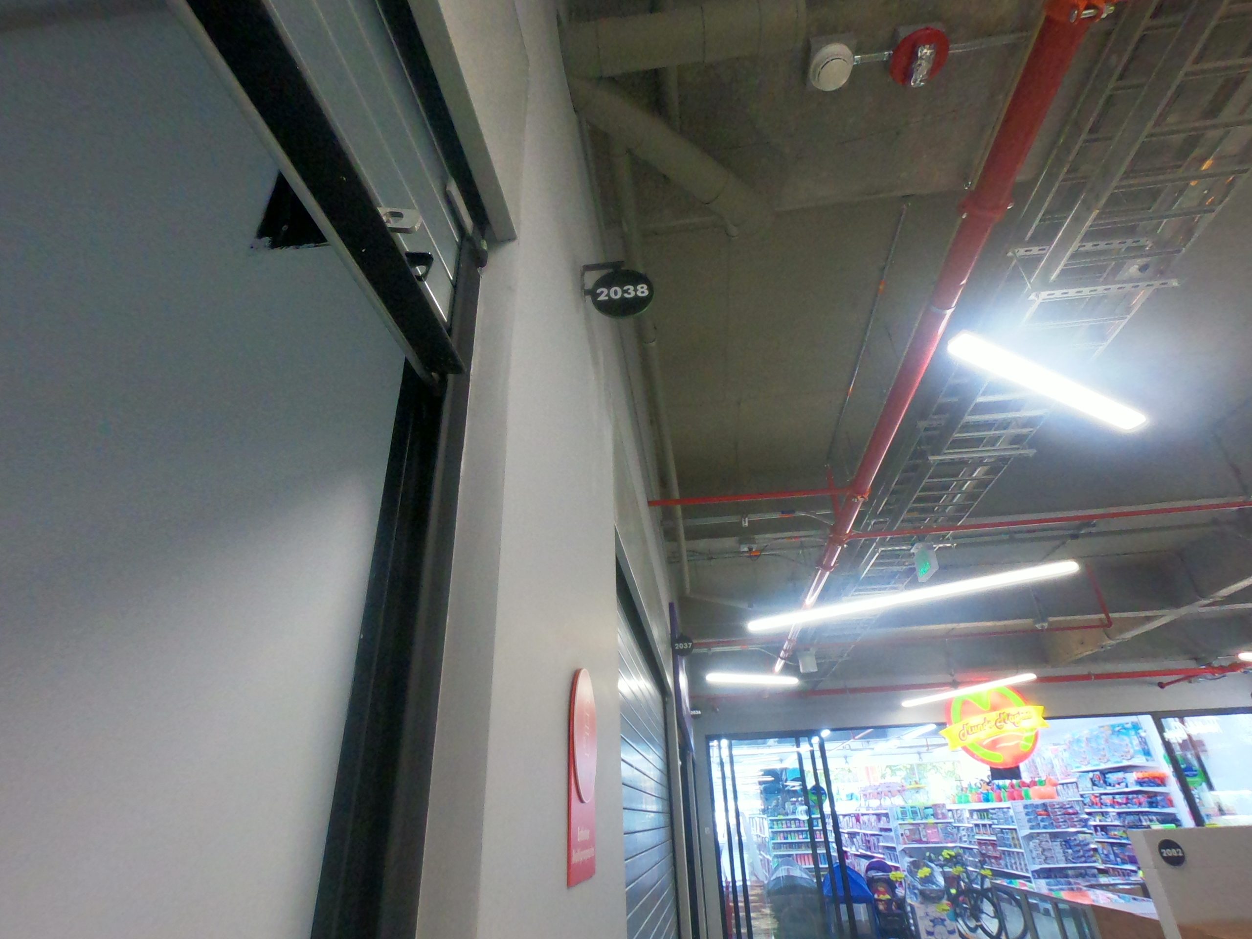SE ARRIENDA LOCAL COMERCIAL EN EL C.C PLAZA BEILLIN