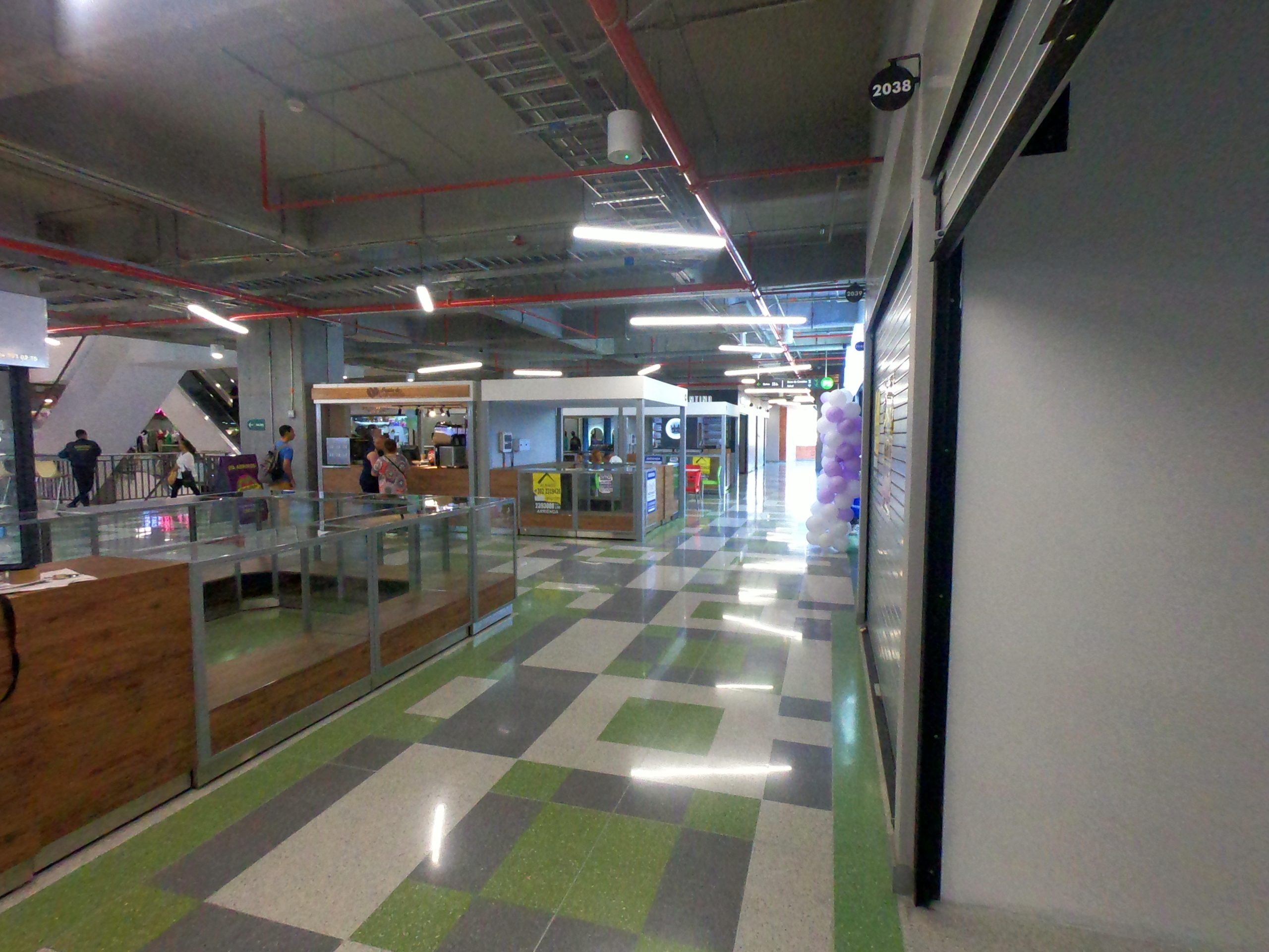 SE ARRIENDA LOCAL COMERCIAL EN EL C.C PLAZA BEILLIN