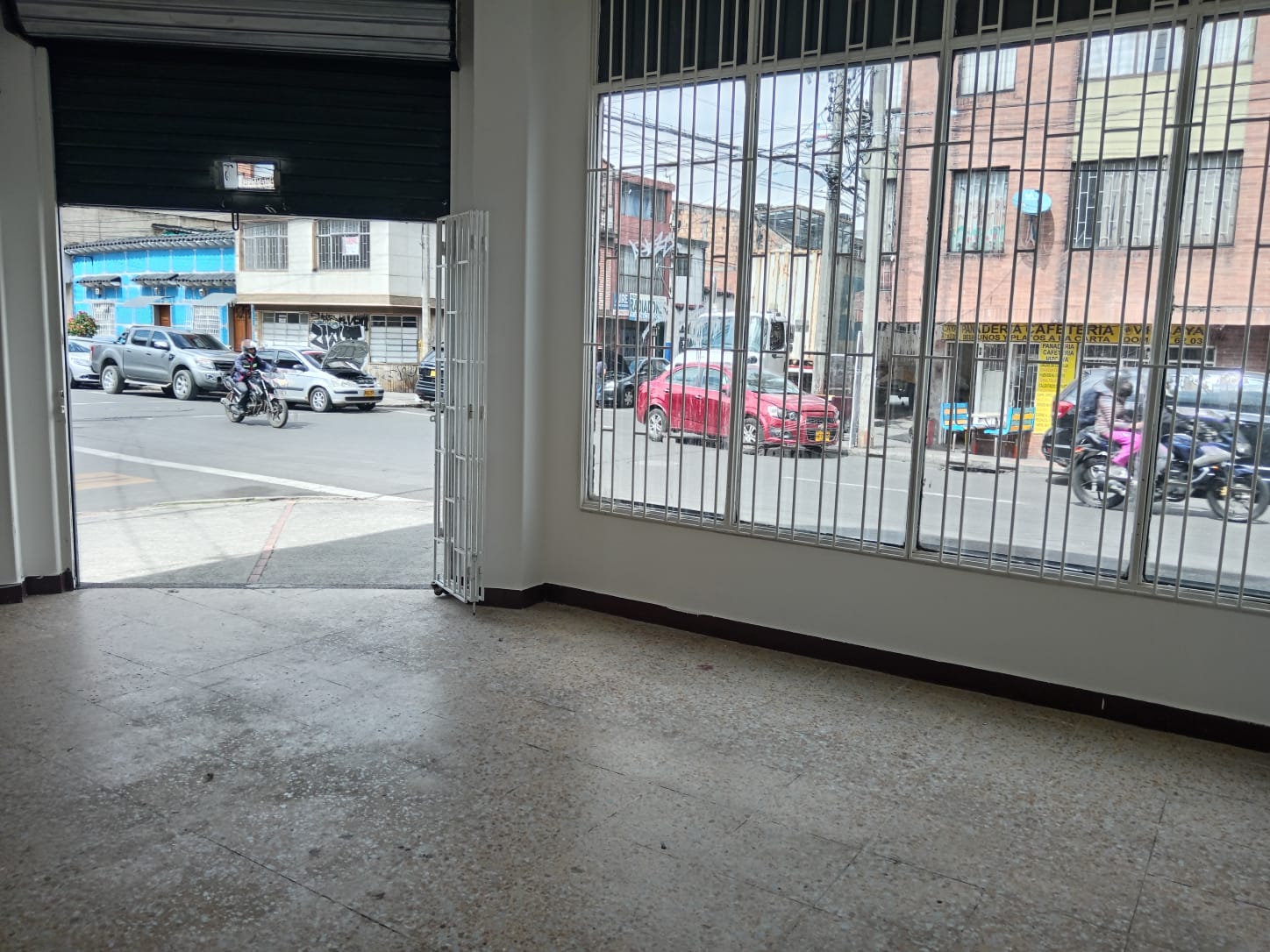 ARRIENDO CON OPCION DE COMPRA CASA TRIPLEX SAN JOSE DE BAVARIA -11-