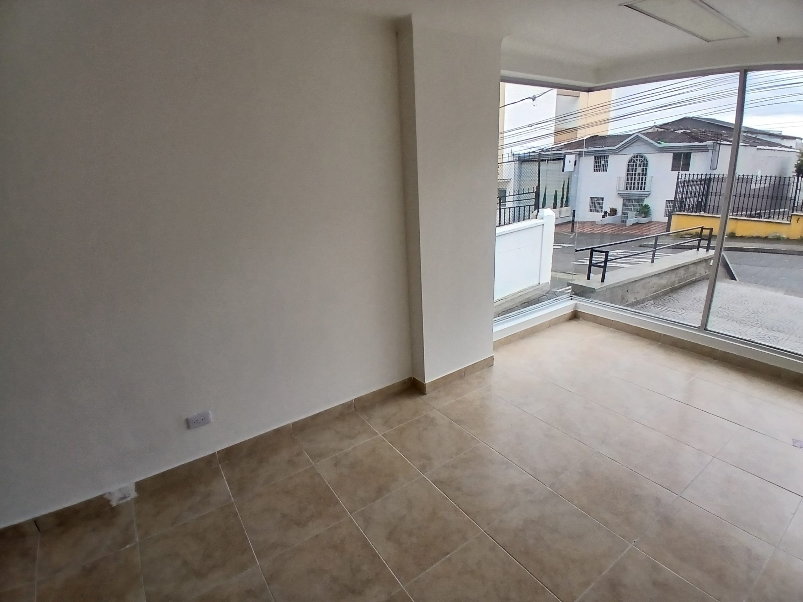SE ALQUILA APARTAESTUDIO DUPLEX EN PINARES