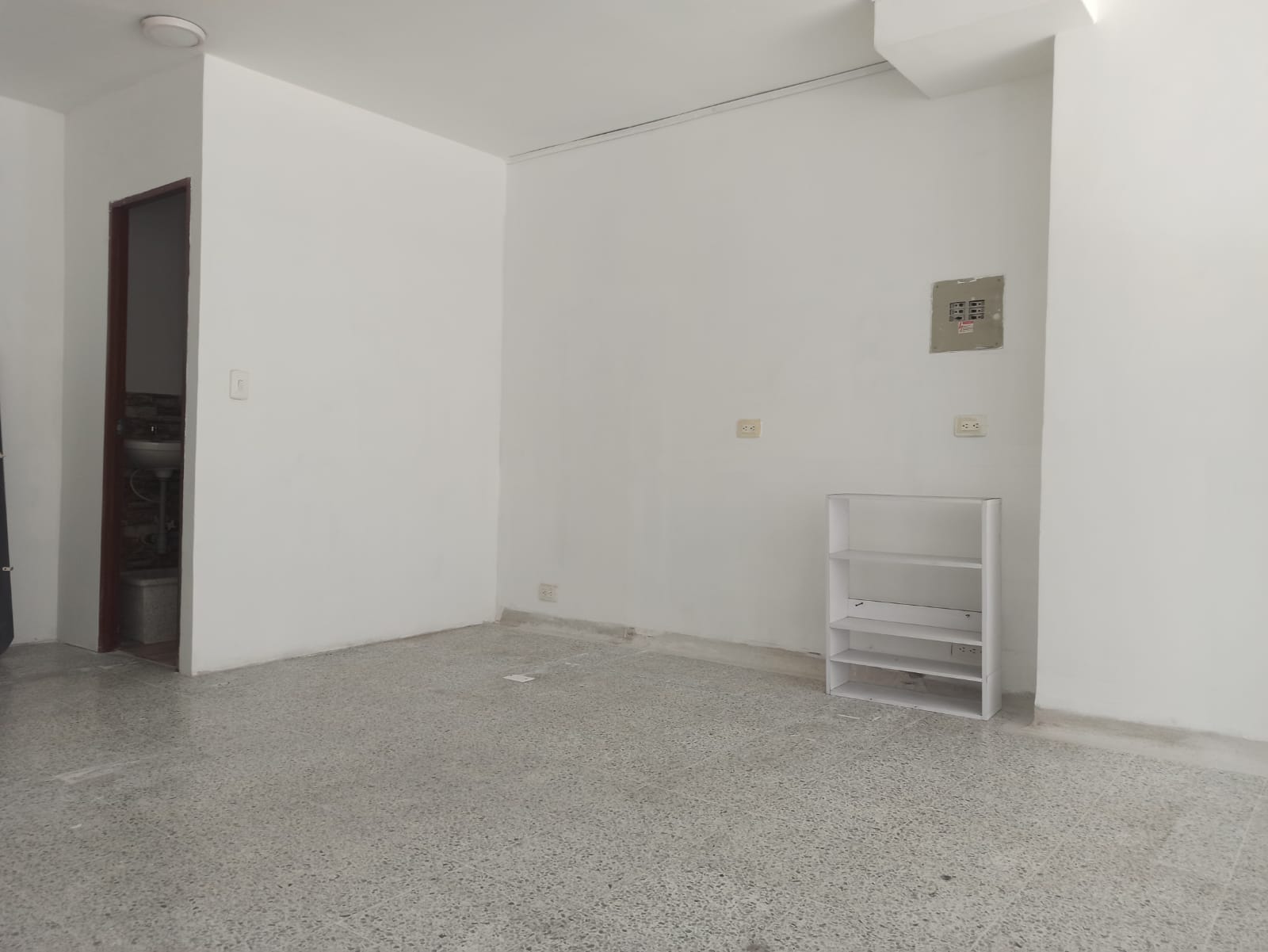 ARRIENDO APARTAESTUDIO EN LA RAMBLA MANIZALES | ARRIENDOS MANIZALES