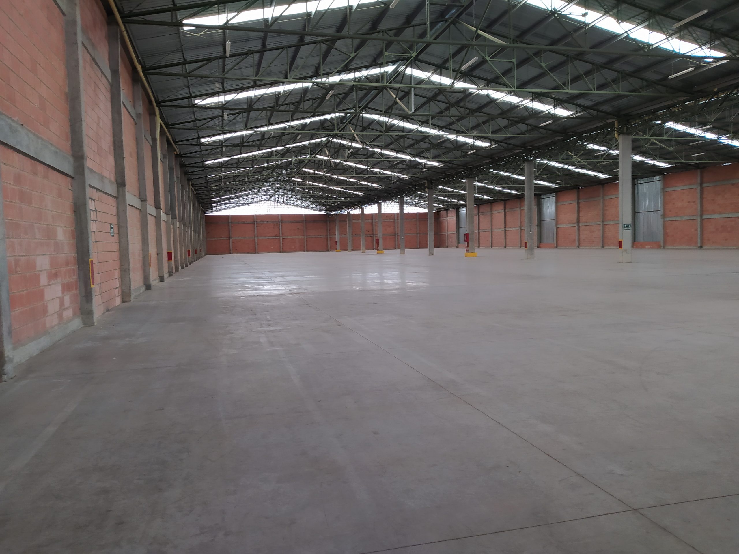 ARRIENDO BODEGA 2.218 M2 MADRID, CUND 5 MUELLES PARQUE INDUSTRIAL 4 1027401220230515100013.jpg
