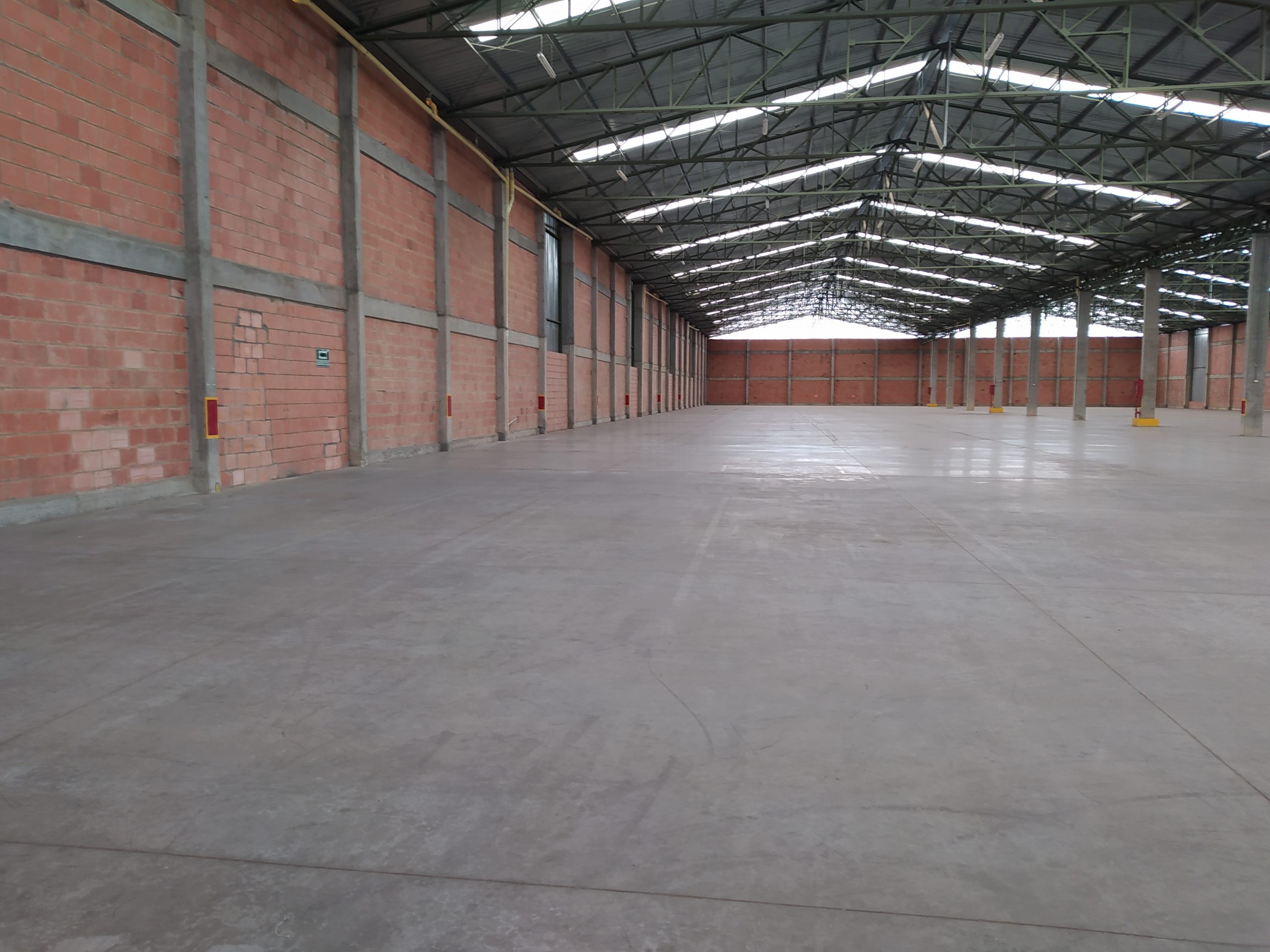 ARRIENDO BODEGA 2.218 M2 MADRID, CUND 5 MUELLES PARQUE INDUSTRIAL 1 1027401320230515100014.jpg