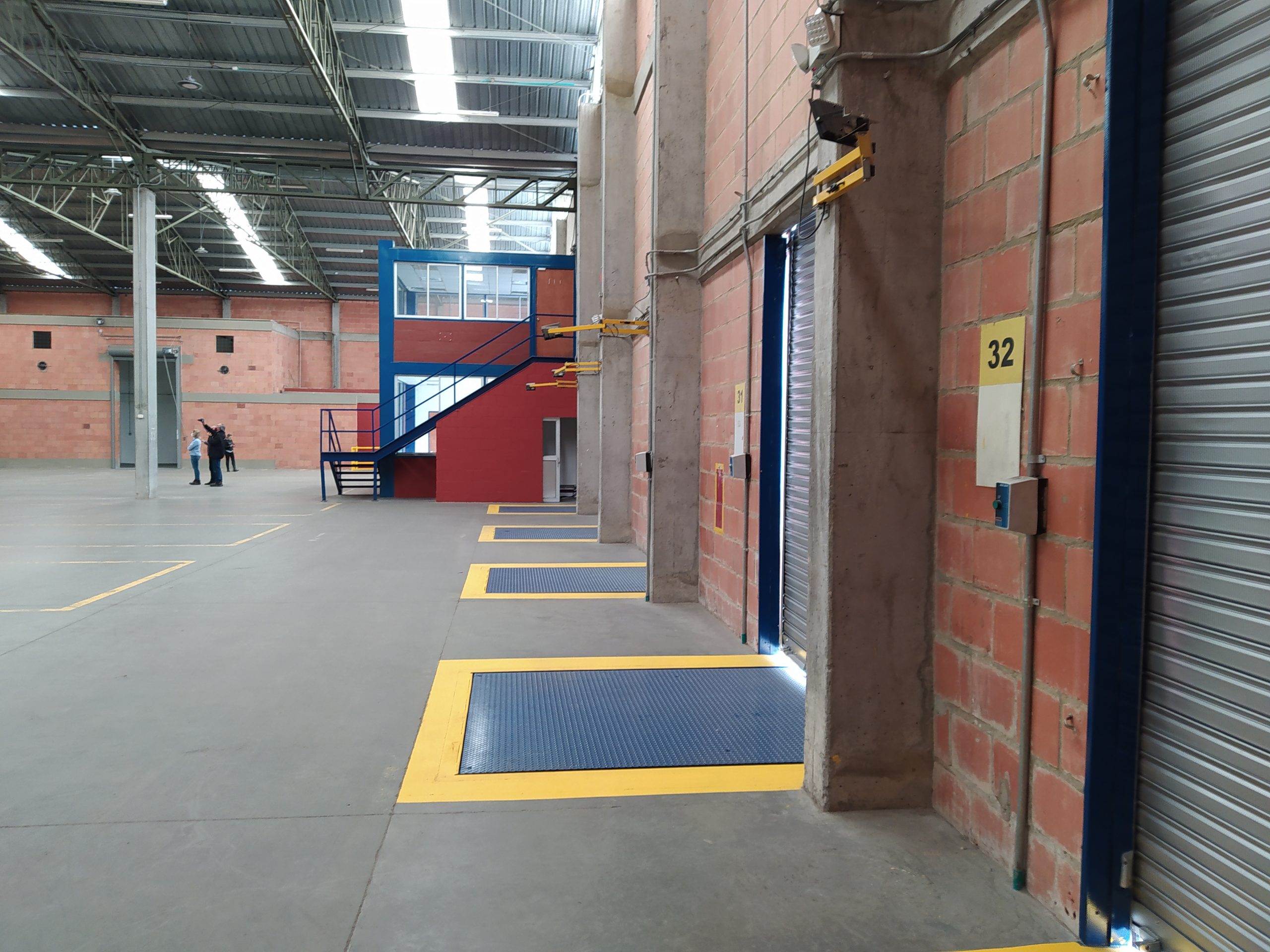 ARRIENDO BODEGA 2.218 M2 MADRID, CUND 5 MUELLES PARQUE INDUSTRIAL 13 1027401620240113121345.jpg