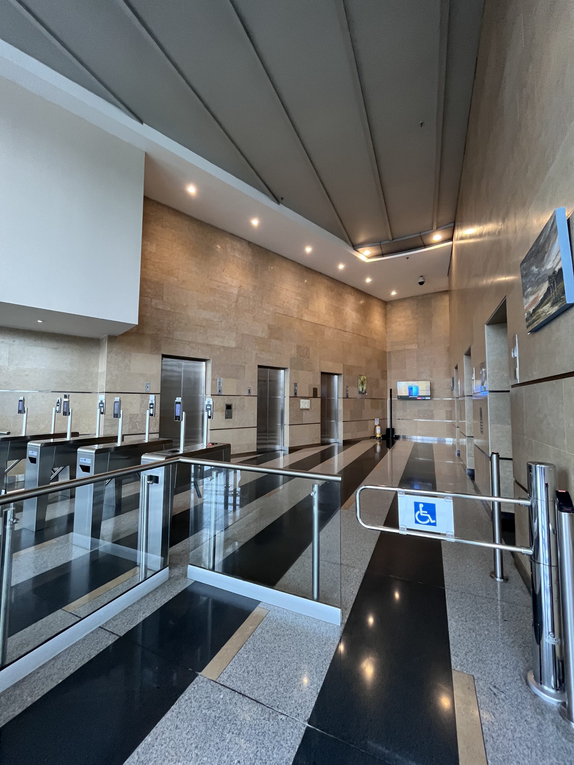 EDIFICIO EN ARRIENDO, MONTEVIDEO