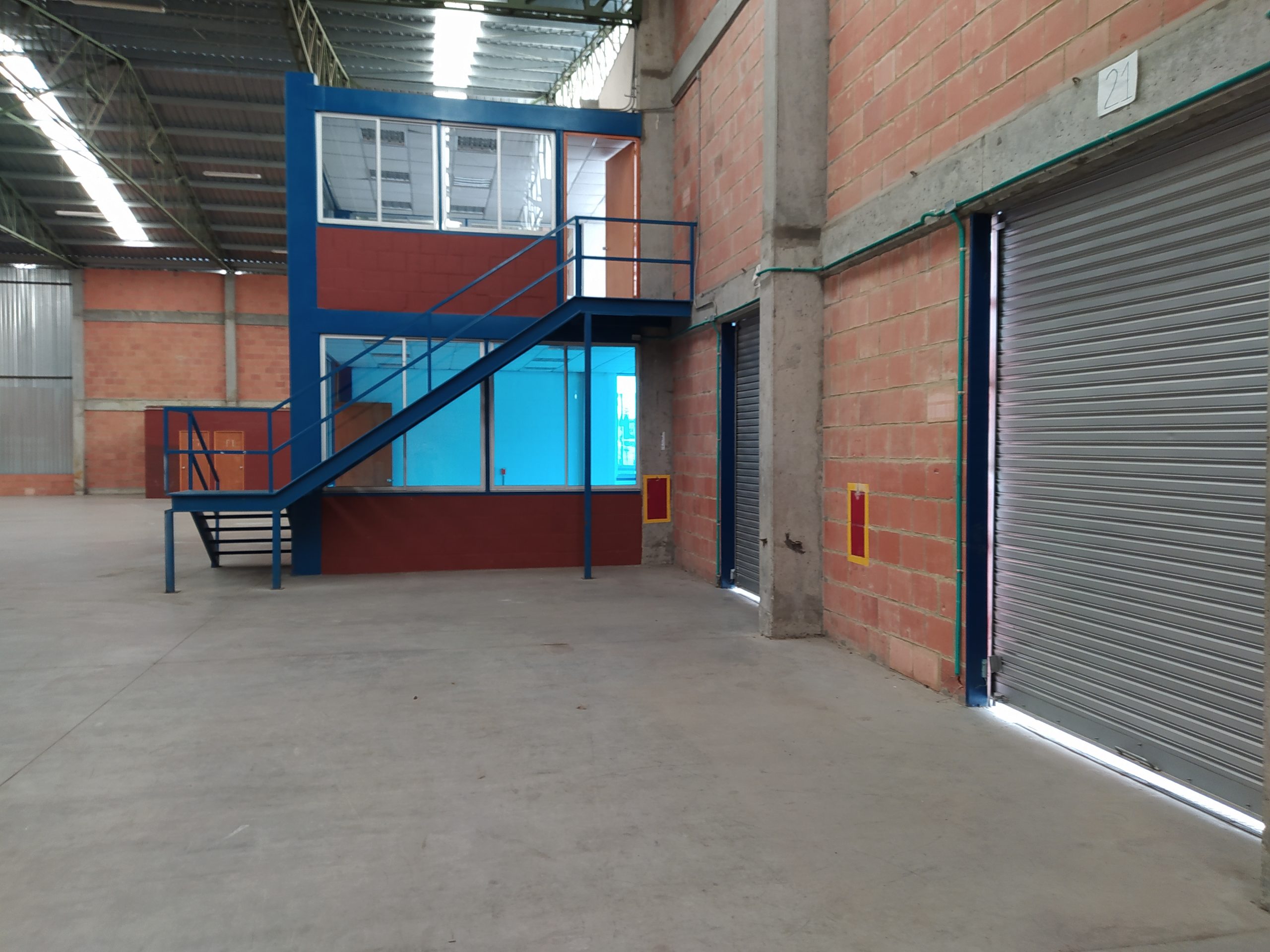 ARRIENDO BODEGA 2.218 M2 MADRID, CUND 5 MUELLES PARQUE INDUSTRIAL 7 102740920230515095225.jpg