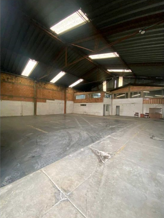 EDIFICIO DE OFICINAS EN ARRIENDO, SECTOR MONTEVIDEO
