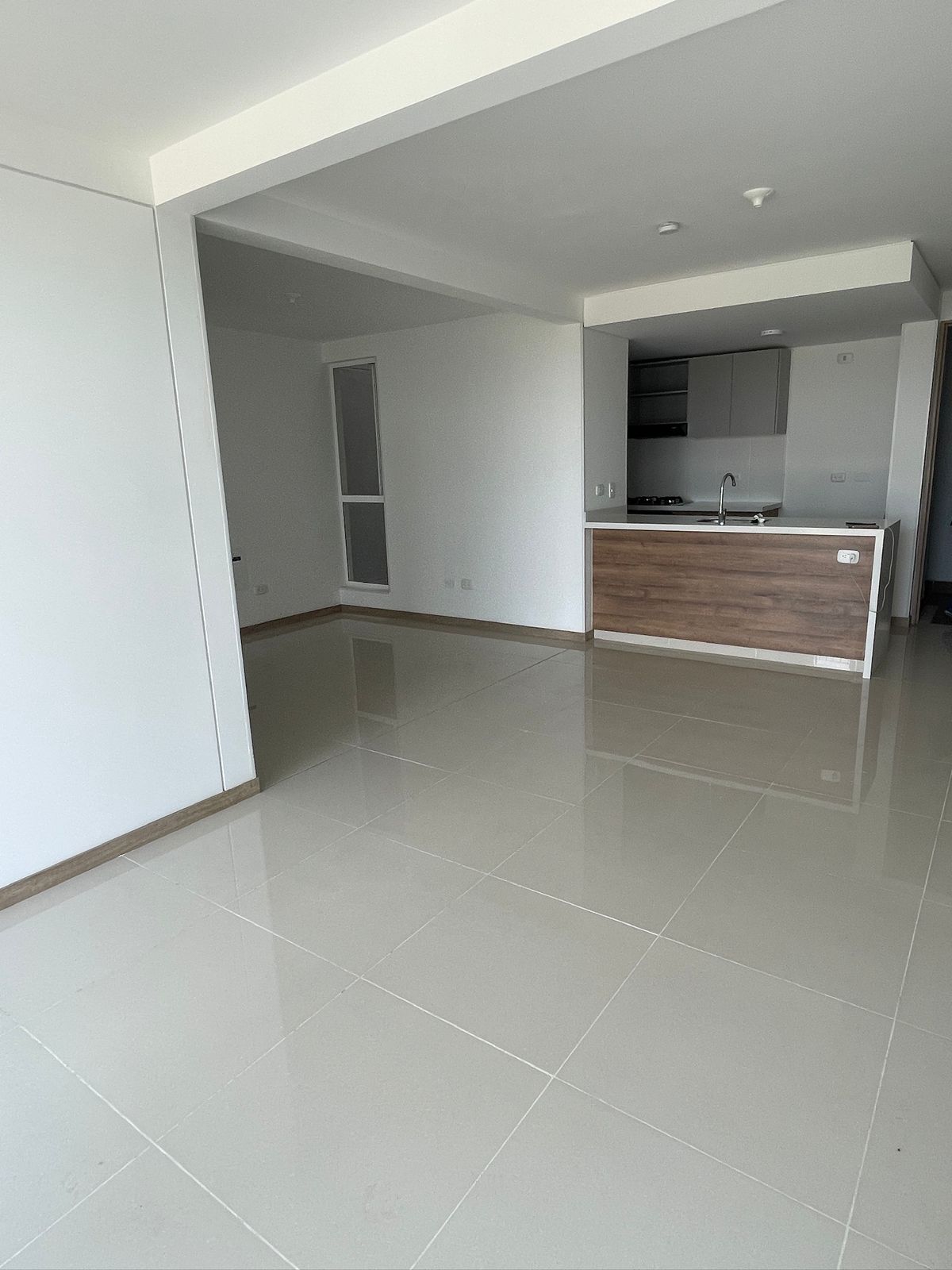 Arriendo Amplio Apartamento en ciudad Modelo Cali 70m²