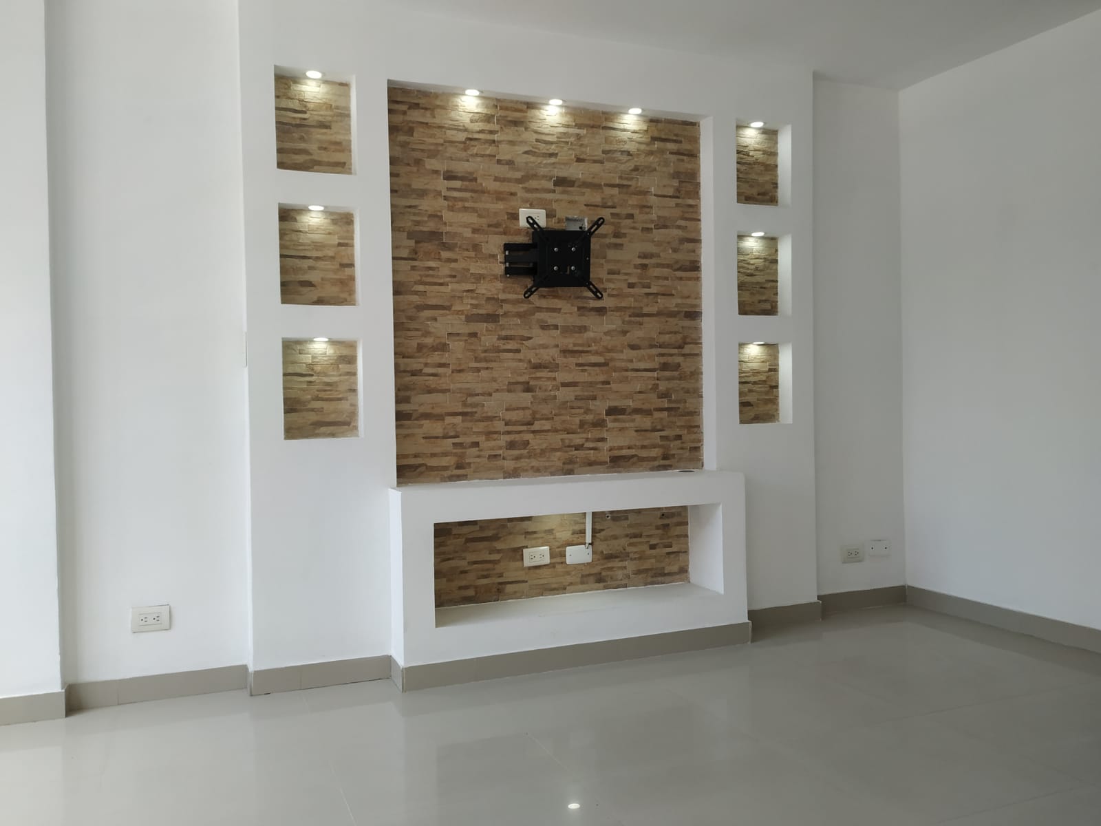 ALQUILO APARTAMENTO CON VISTA PANORAMICA UBICADO EN EL CENTRO DE CALI