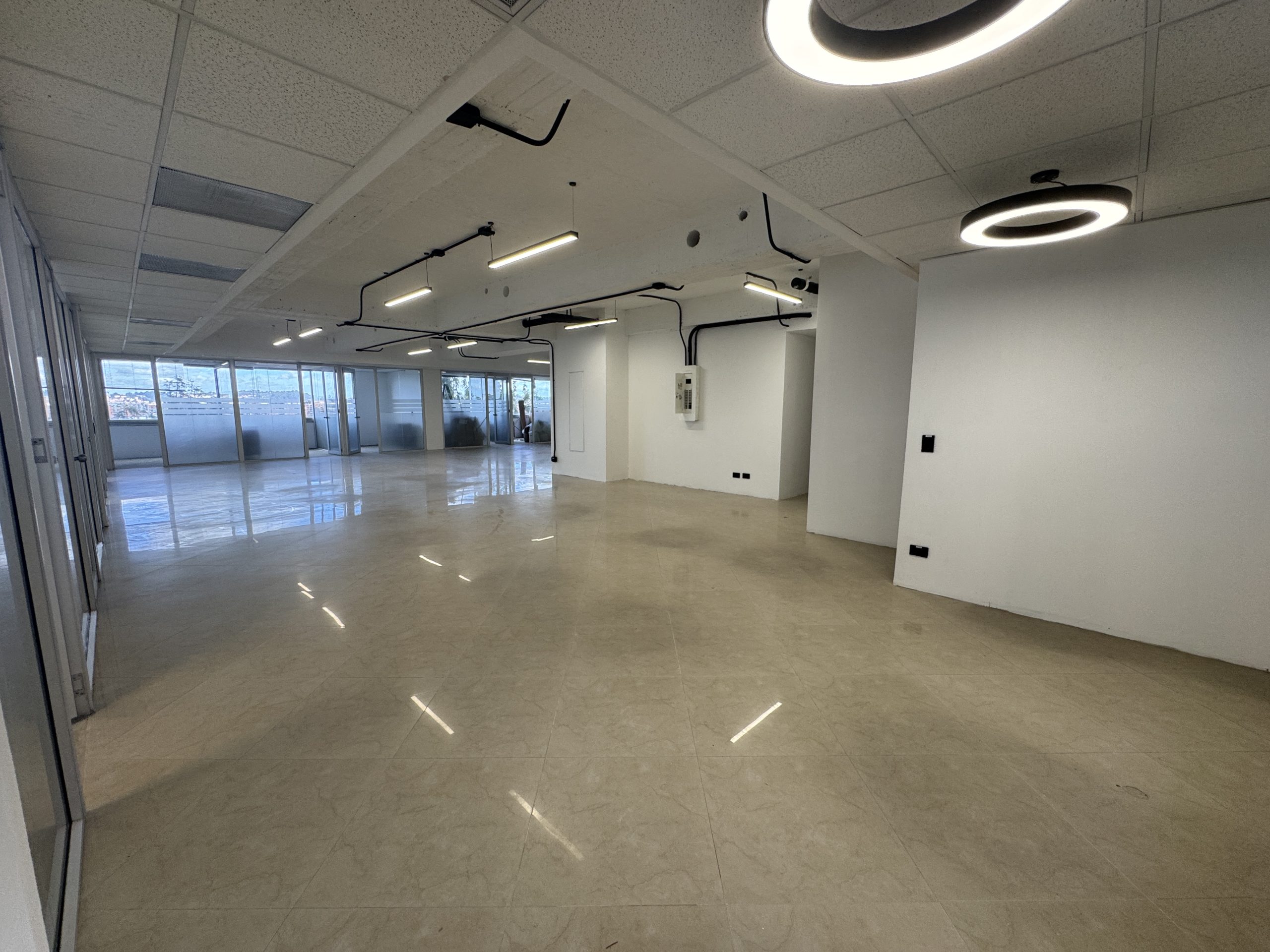 Arriendo Oficina con vista Panorámica de 478m sobre Av El dorado