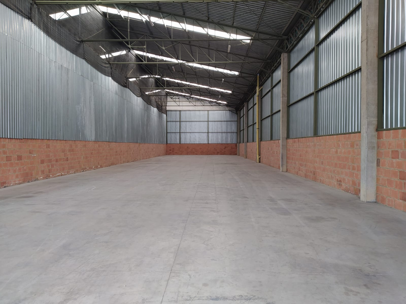 Bodega en Arriendo – Siberia | 630 m²
