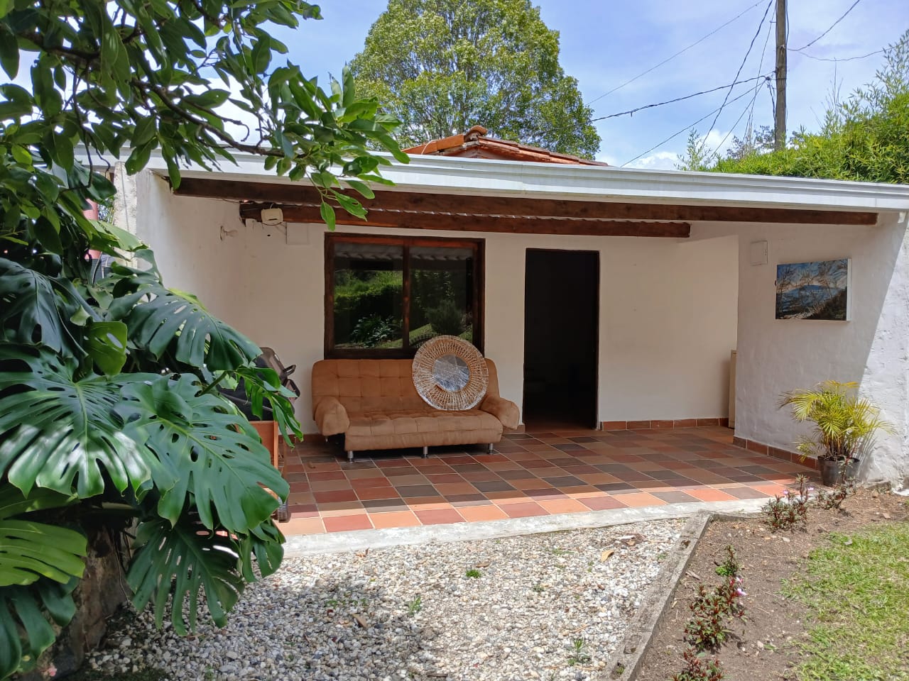 SE ARRIENDA LOCAL EN GUAYACANES 2 - SAN JERONIMO