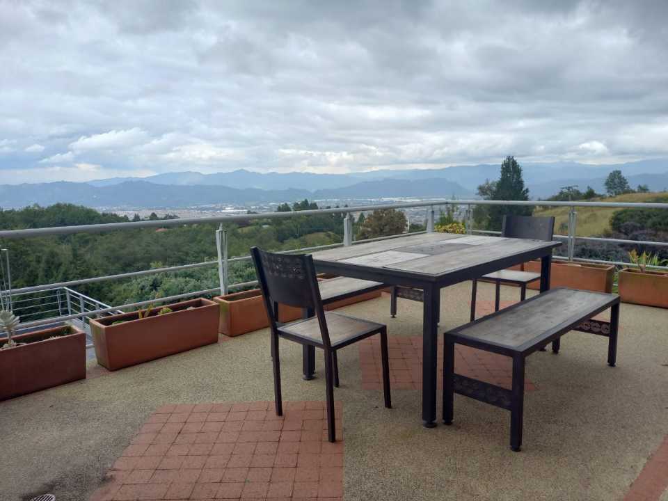 ARRIENDO CASA CAMPESTRE CON DIEZ MIL M2. 7 linda_y_moderna_casa_en_chia_1667081463-2736_3719.jpg