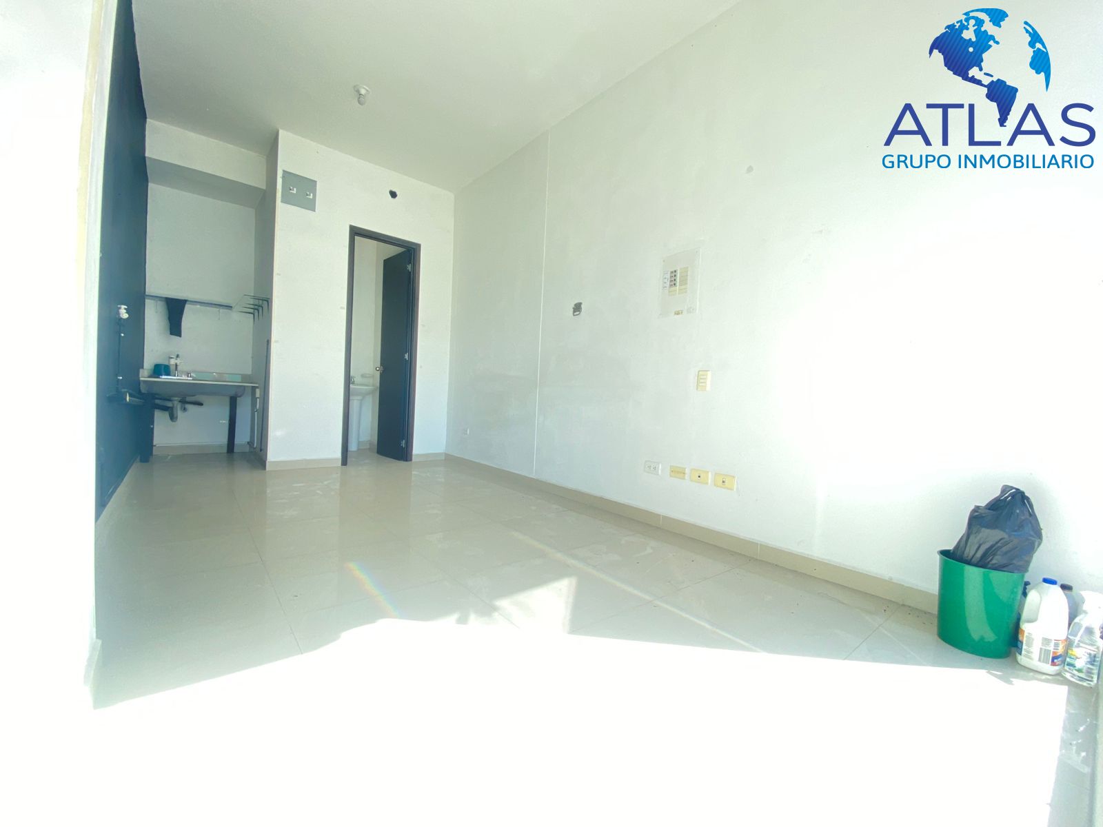 ARRIENDO LOCAL FLORIDABLANCA COD: 1084 5 106717420251022025911.jpeg