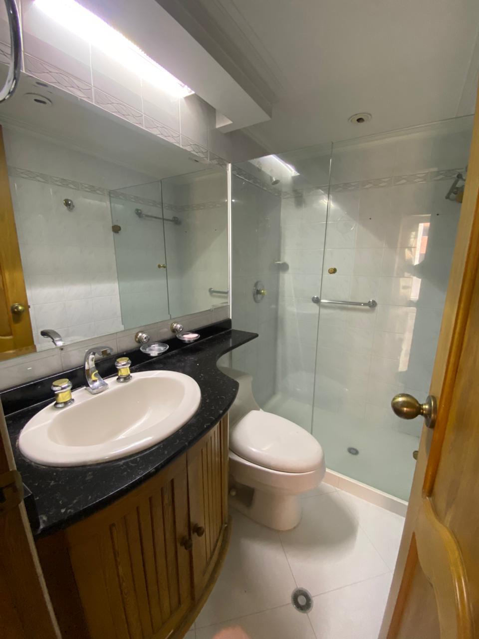 SE ARRIENDA VENDE APARTAMENTO EN EL EDIFICIO LITUANIA, LAURELES 17 1175411820251027115131.jpeg