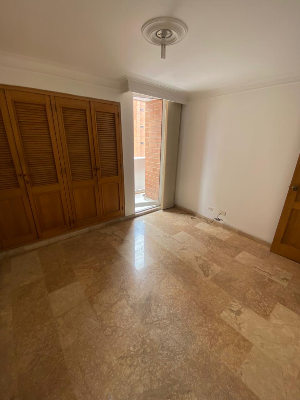 SE ARRIENDA VENDE APARTAMENTO EN EL EDIFICIO LITUANIA, LAURELES 19 1175412120251027115306.jpeg