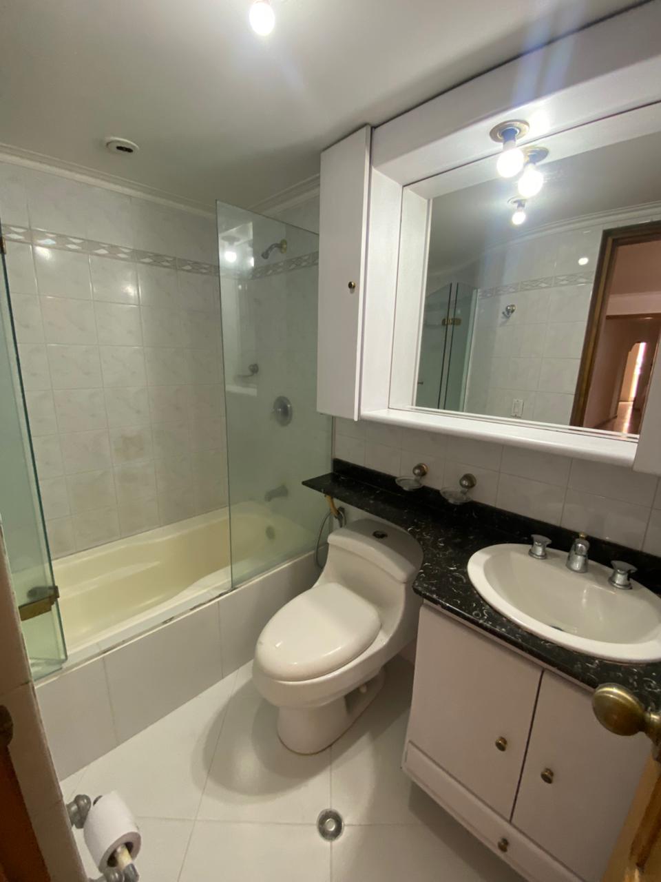 SE ARRIENDA VENDE APARTAMENTO EN EL EDIFICIO LITUANIA, LAURELES 10 117541920251027114918.jpeg