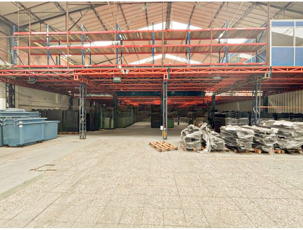 BODEGA EN ARRIENDO 3.090 m2 - ZONA AEROPUERTO