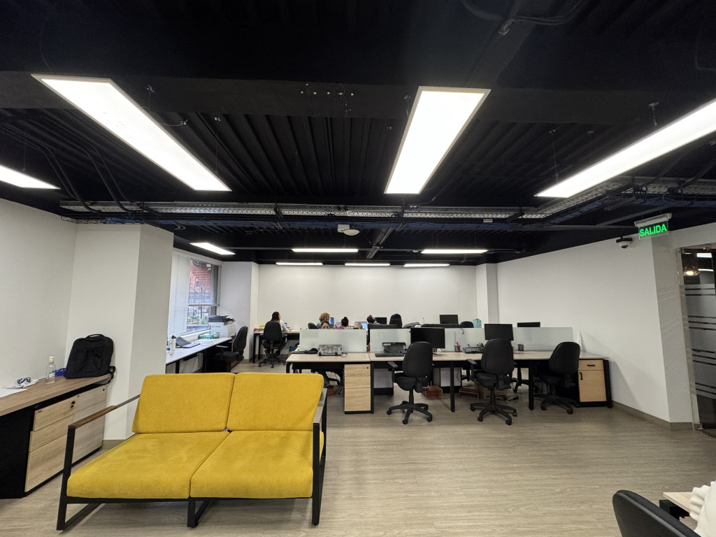 BODEGA DE 490 M² ORTEZAL, PUENTE ARANDA