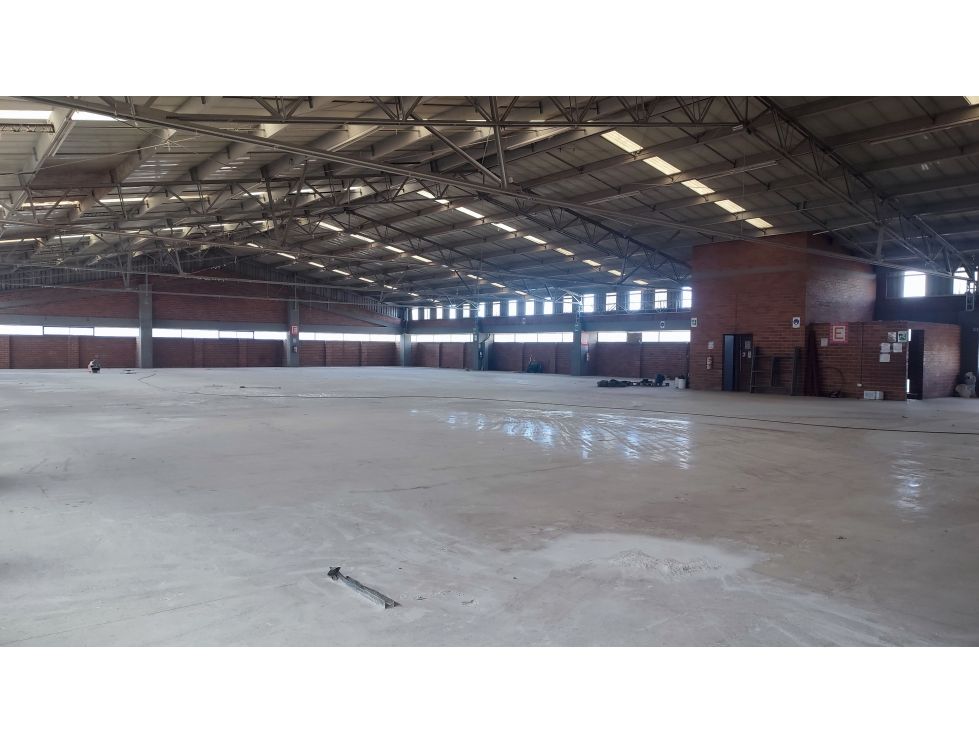 Bodega en arriendo – Montevideo – 8.000 m² 1 17874120251023043041.jpeg