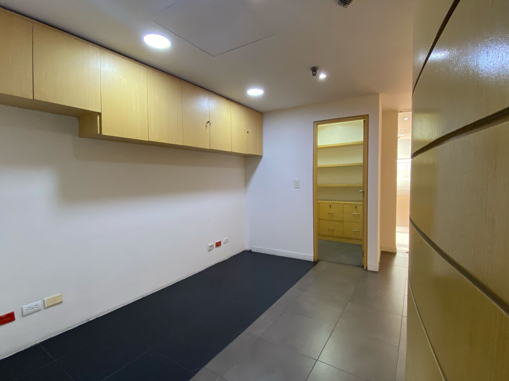 Oficina en arriendo – Chapinero – 332 m² 17 178741620251028040834.jpg