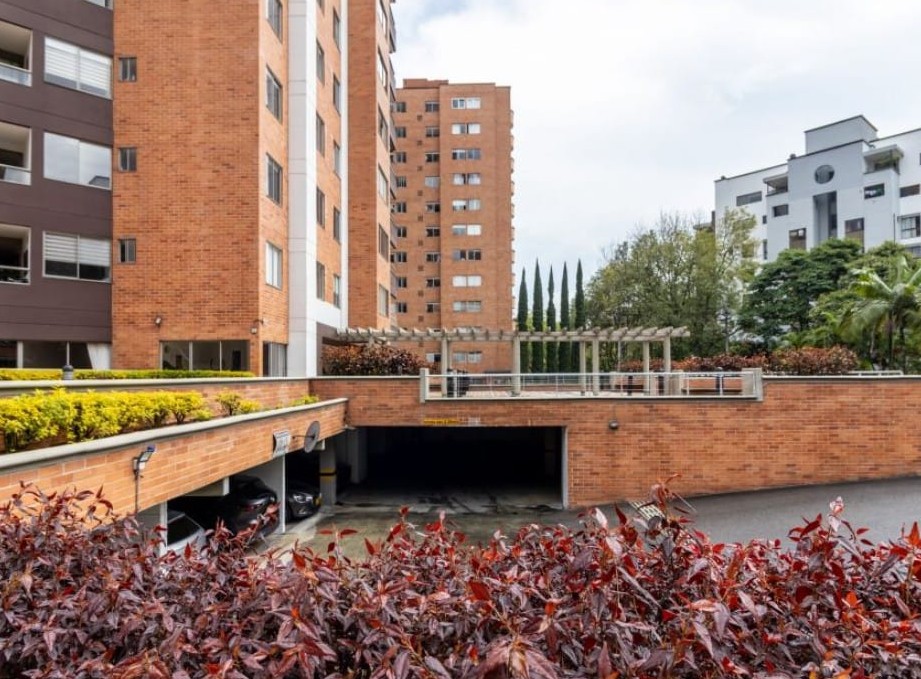 RENTA APTO CASTROPOL CERCA AV POBLADO.