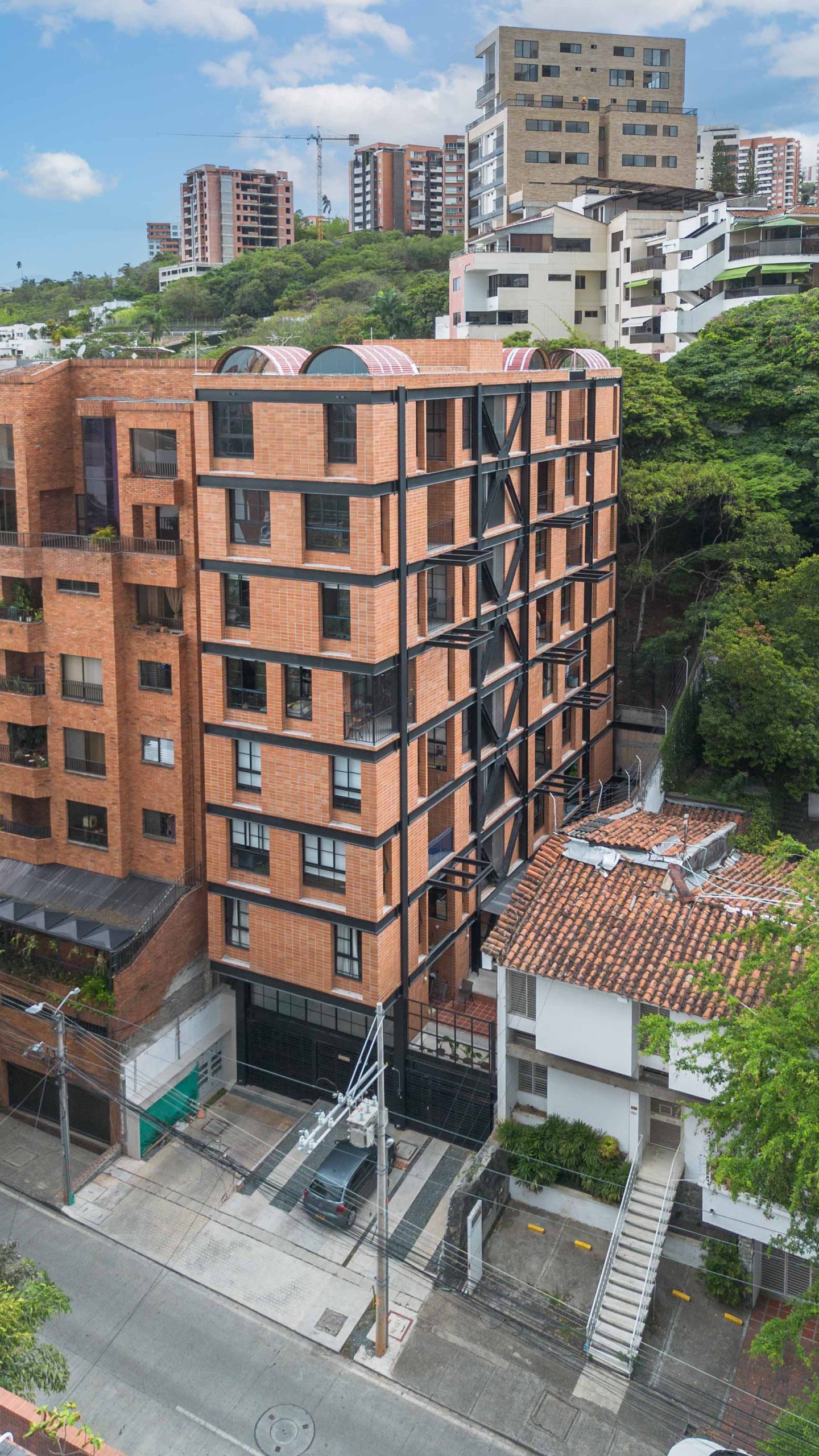 ALQUILO EDIFICIO TEQUENDAMA