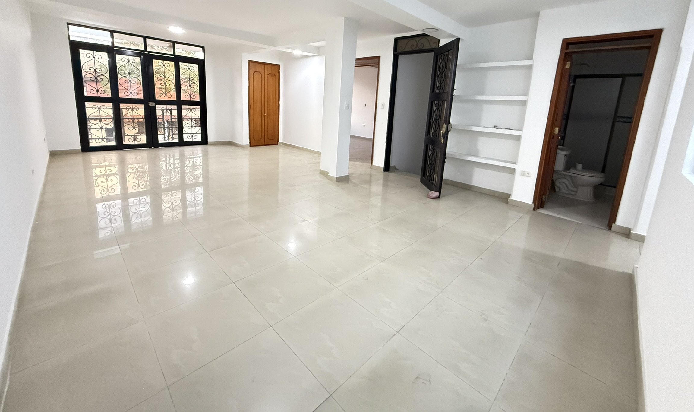 Casa amplia de 3 niveles con terraza en Colseguros – Cali 7 484471220251019120630.jpeg