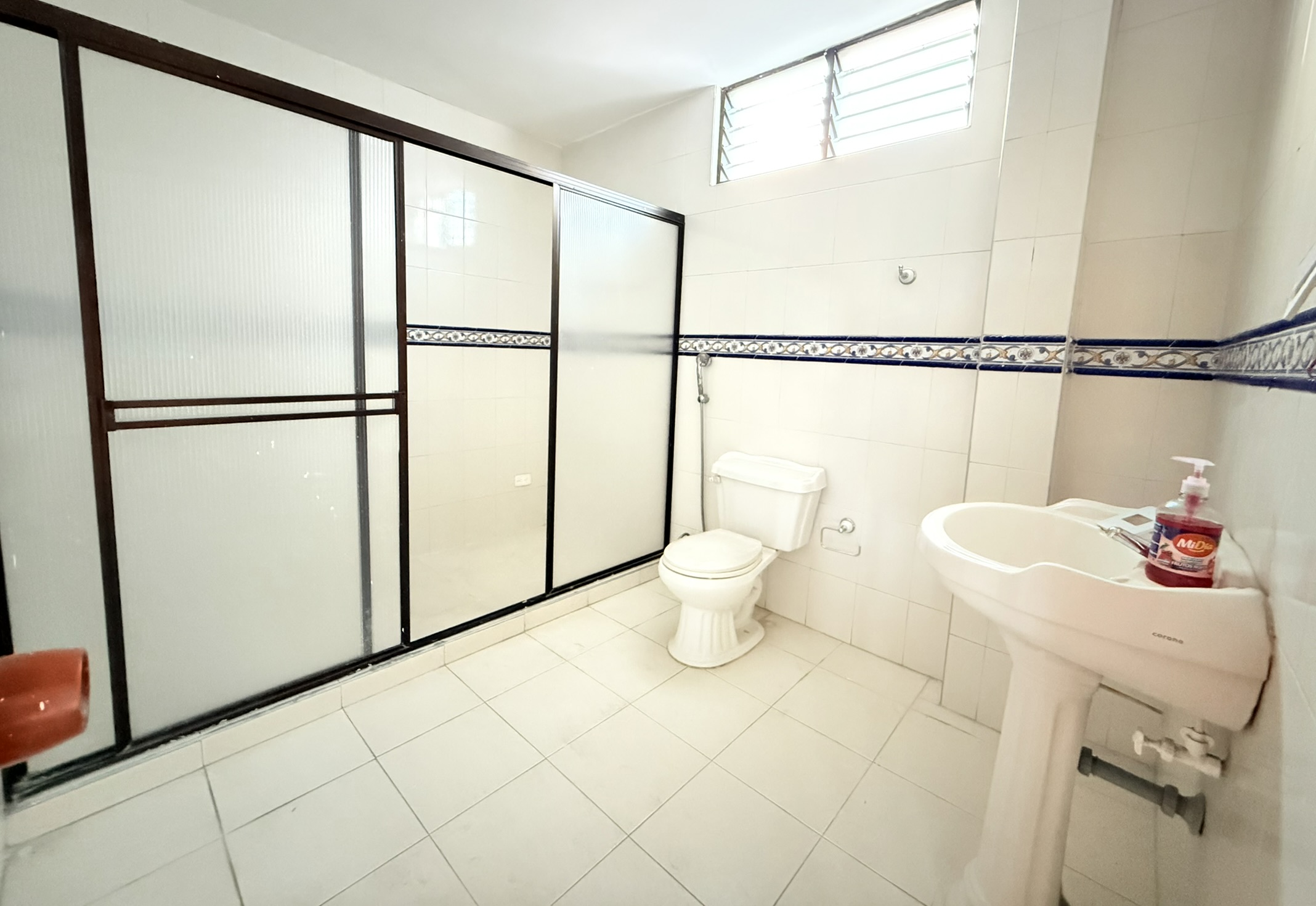 Casa amplia de 3 niveles con terraza en Colseguros – Cali 16 484471720251019120638.jpeg