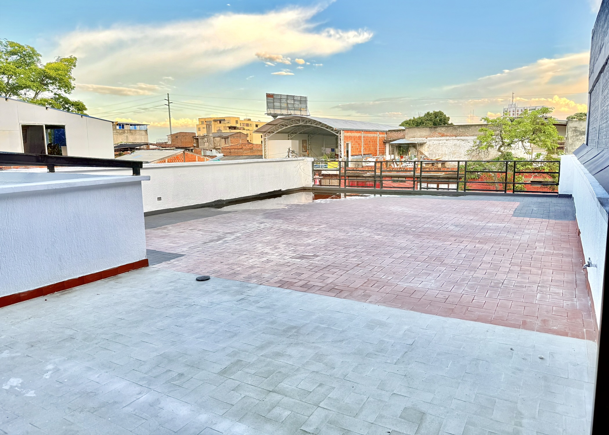 Casa amplia de 3 niveles con terraza en Colseguros – Cali 17 484471820251019120639.jpeg