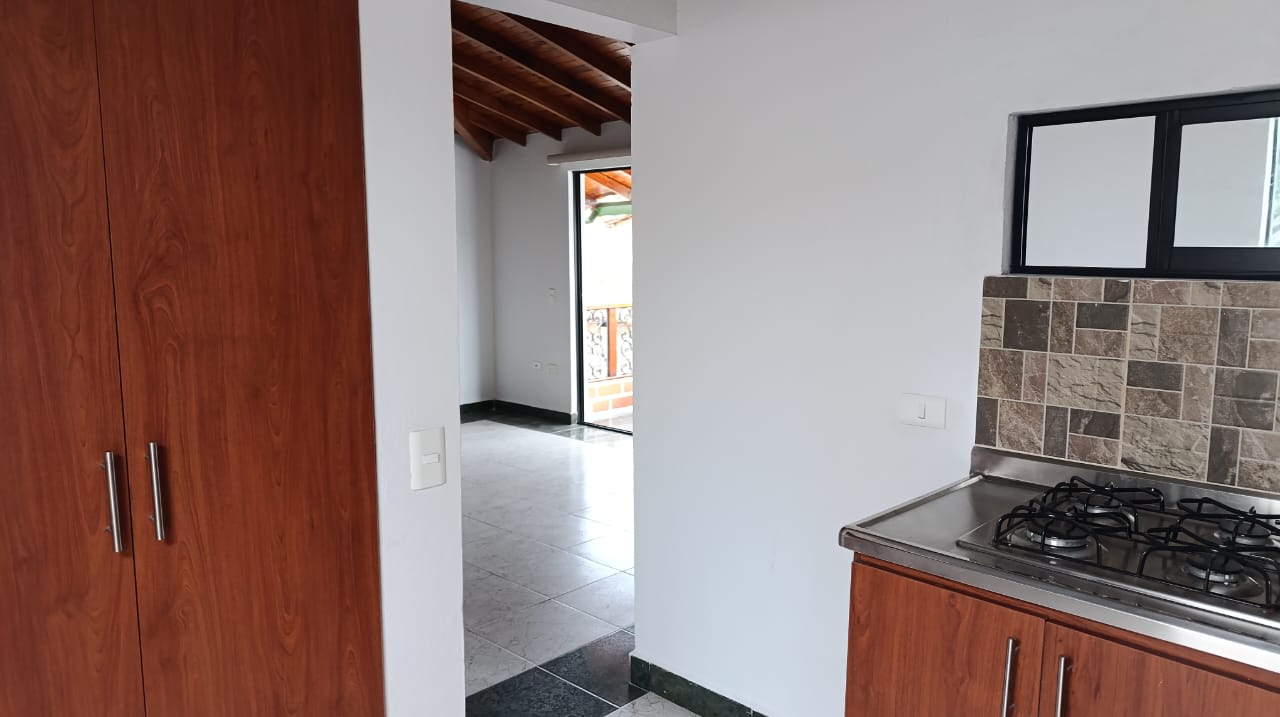 APARTAESTUDIO EN ARRIENDO EN LA CEJA, TERCER PISO. 7 7933220251024041305.jpeg