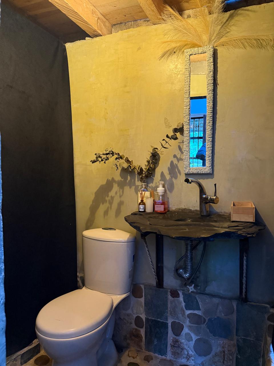 Casa local en arriendo en Santa Elena 3 94495120251028124903.jpeg