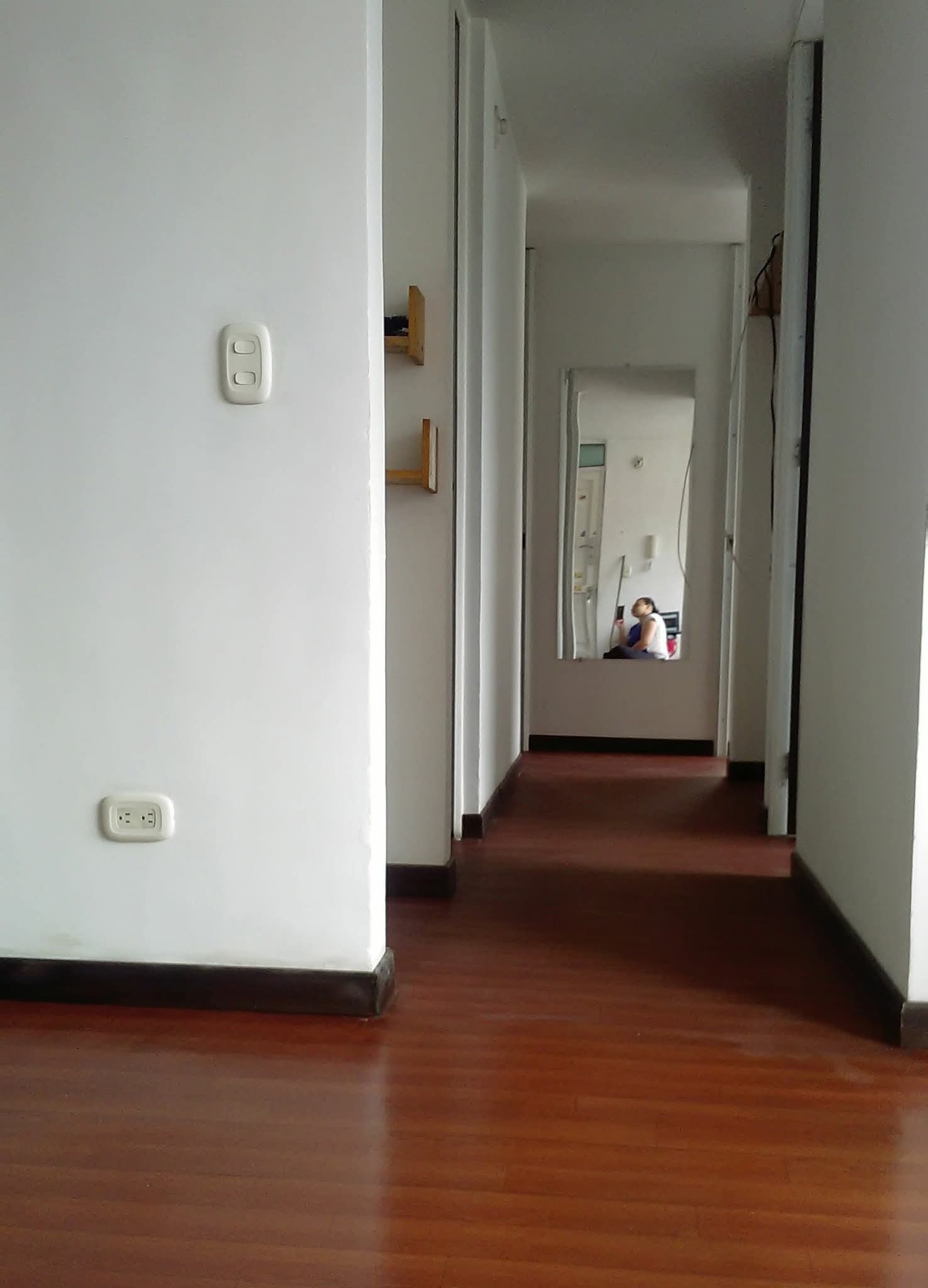 Agradable apartamento muy cerca del centro de Bogotá. Parqueadero privado. 4 Agradable apartamento muy cerca del centro de Bogotá. Parqueadero privado.