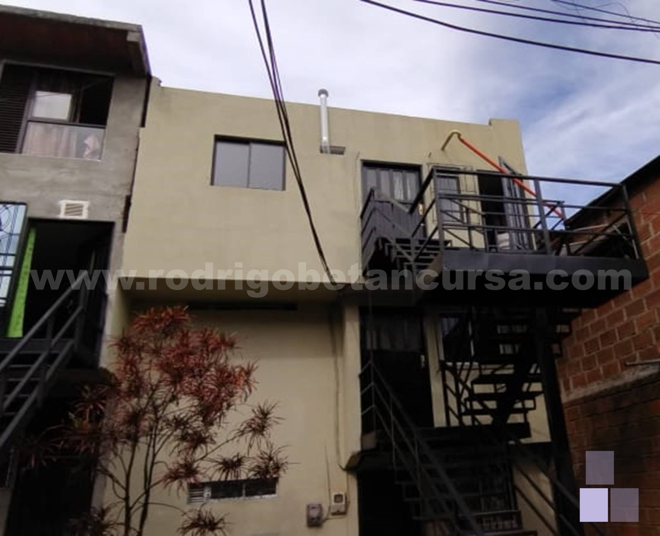 CASA UNIFAMILIAR EN ARRIENDO EN LA CEJA EN UNIDAD ABIERTA.
