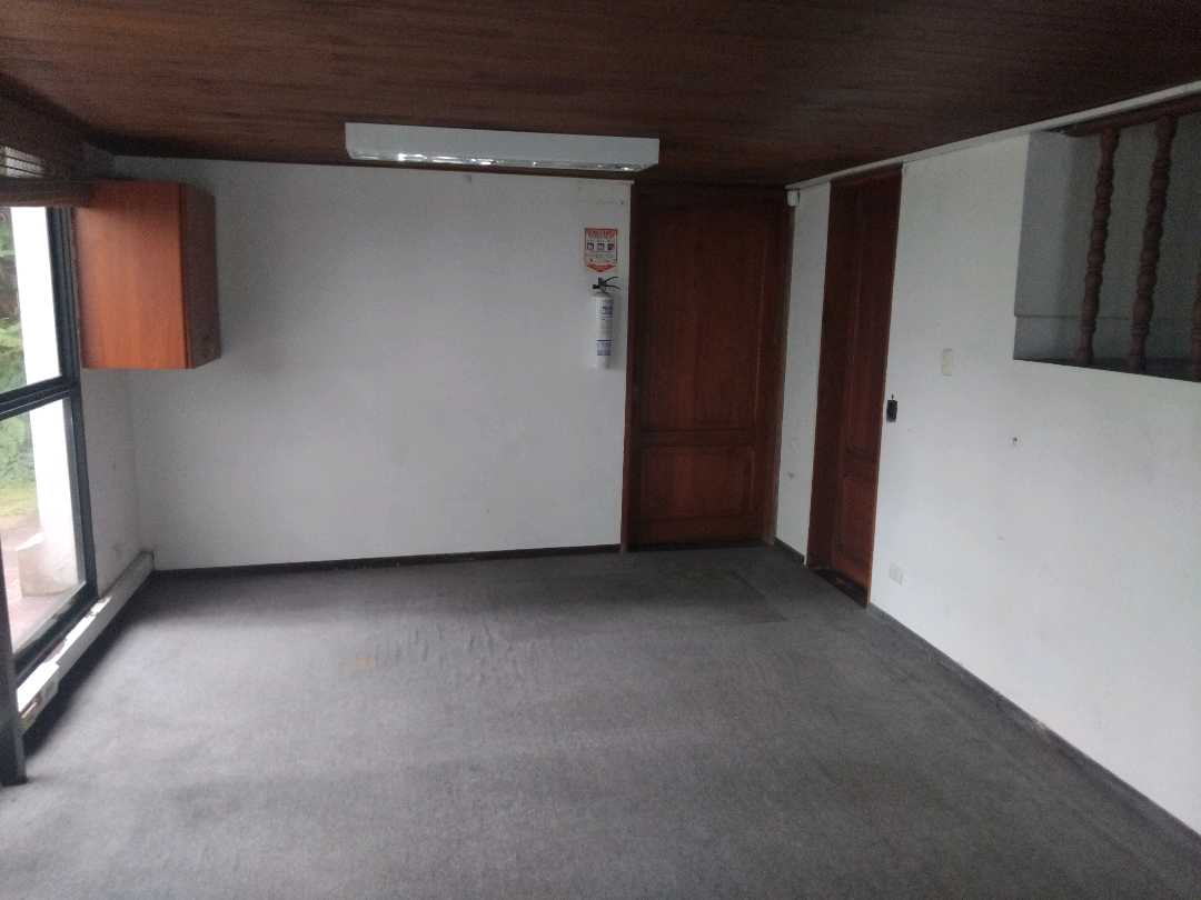 Arrienda Casa Comercial Av Santander Manizales 16 arrienda_casa_comercial_av_san_1761583685-4811_6048.jpeg